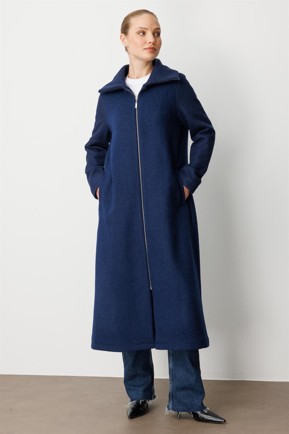 Hochwertiger, gewebter Mantel/Jacke aus Wolle mit gestrickten Ärmeln und Kragen, detailliert gefüttert – Marineblau