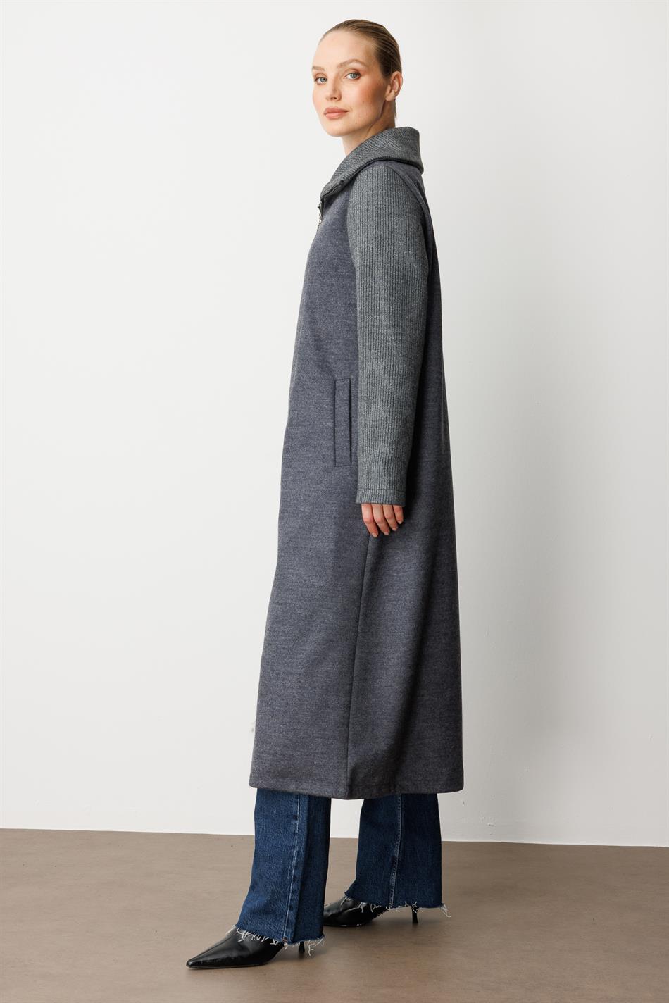 Hochwertiger, gewebter Mantel/Jacke aus Wolle mit gestrickten Ärmeln und Kragen, detailliert gefüttert – Rauchgrau (Anthrazit)