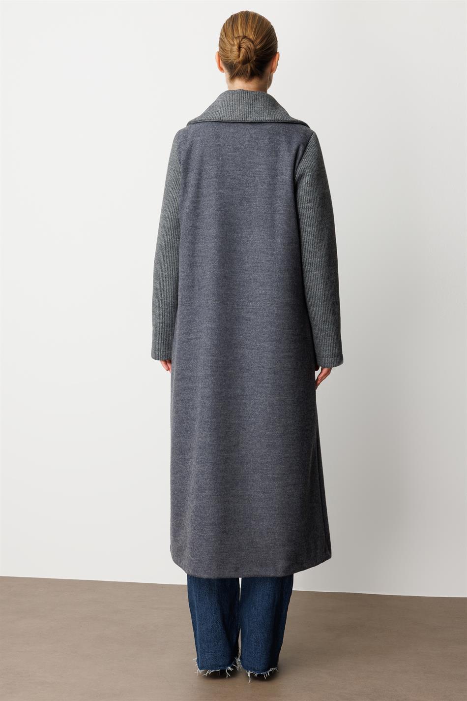 Hochwertiger, gewebter Mantel/Jacke aus Wolle mit gestrickten Ärmeln und Kragen, detailliert gefüttert – Rauchgrau (Anthrazit)