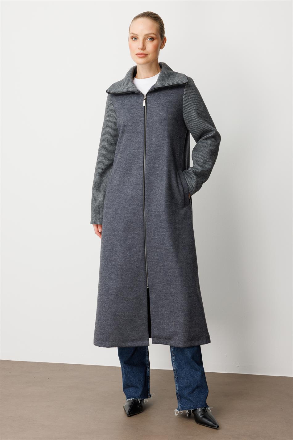 Hochwertiger, gewebter Mantel/Jacke aus Wolle mit gestrickten Ärmeln und Kragen, detailliert gefüttert – Rauchgrau (Anthrazit)