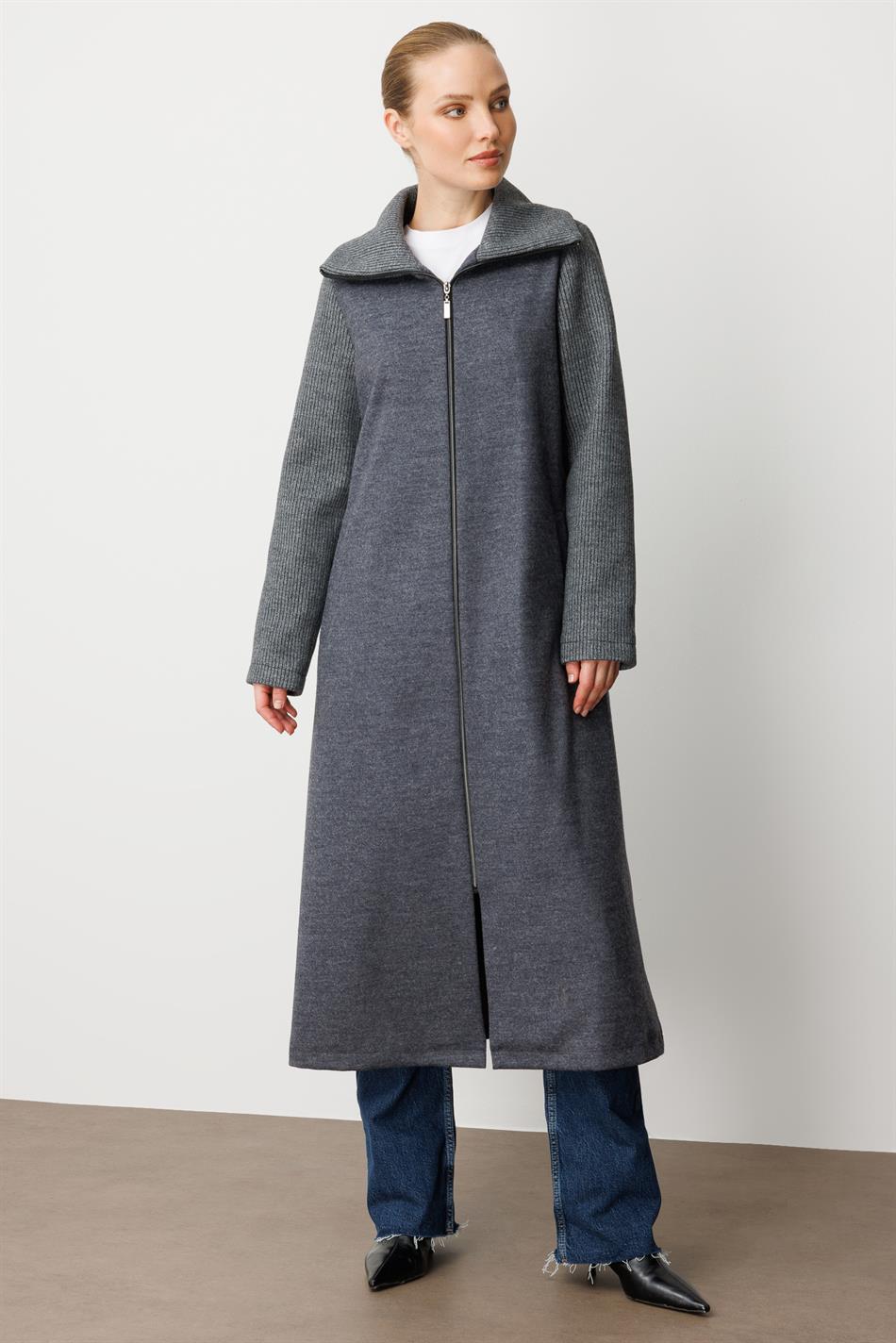 Hochwertiger, gewebter Mantel/Jacke aus Wolle mit gestrickten Ärmeln und Kragen, detailliert gefüttert – Rauchgrau (Anthrazit)