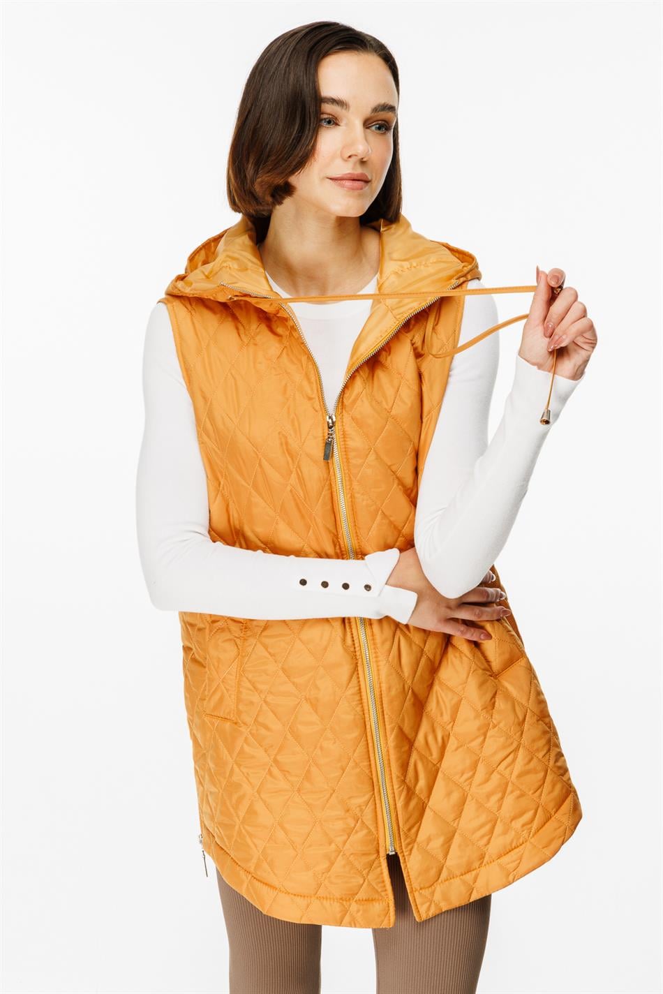 Tijdloos vest met ritssluiting aan de zijkant en voorkant, bijzondere details van de ritssluiting - Mosterdkleur