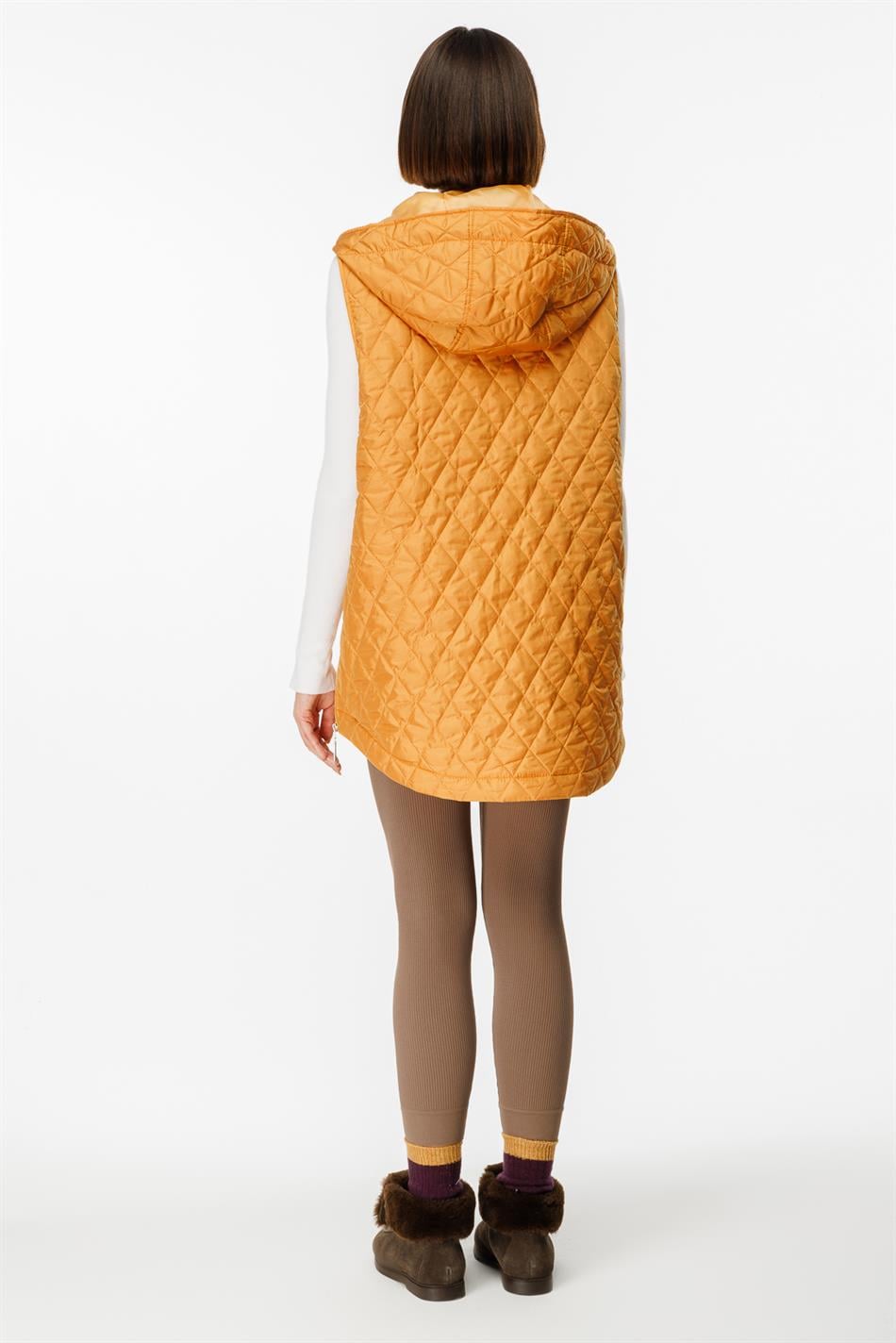 Tijdloos vest met ritssluiting aan de zijkant en voorkant, bijzondere details van de ritssluiting - Mosterdkleur