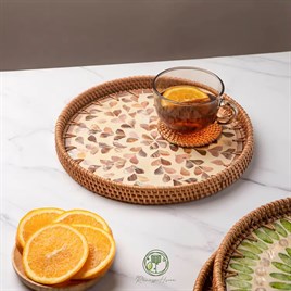 Nairobi El Yapımı Rattan Tepsi – Doğal Hasır Sunum Tepsisi, Bohem Dekoratif Servis Tepsisi