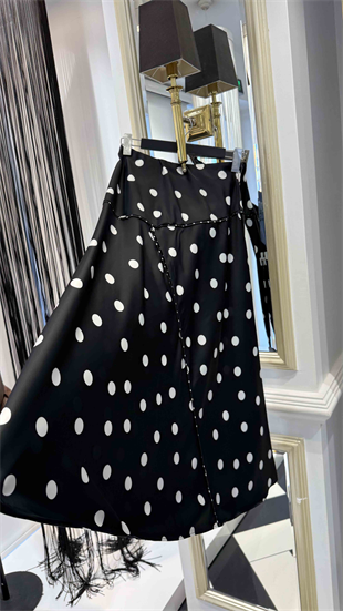 Puantiye Desen Saten Balık Etek