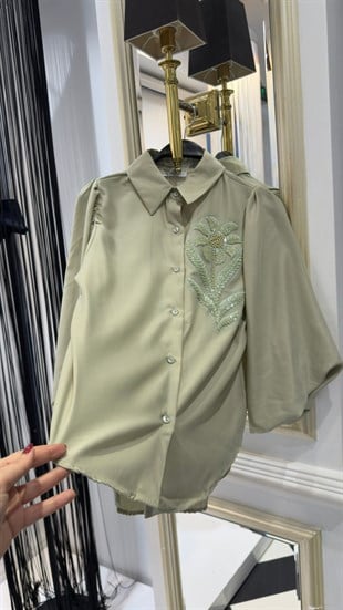 Çiçek Detay Boncuklu Gömlek