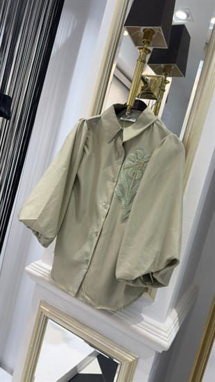 Çiçek Detay Boncuklu Gömlek