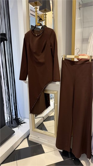 Asimetreik kesim taşlı Pantalonlu Takım