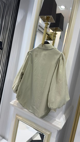 Çiçek Detay Boncuklu Gömlek