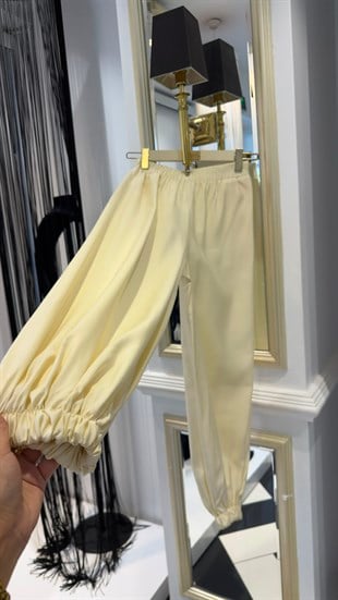 Yandan Yırtmaçlı Pantalonlu Kap