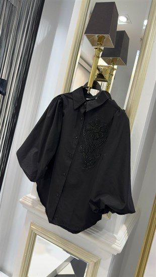 Çiçek Detay Boncuklu Gömlek