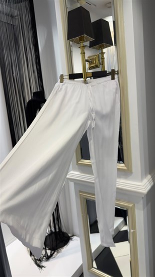 Çiçeği Taş Detay Pantalonlu Takım