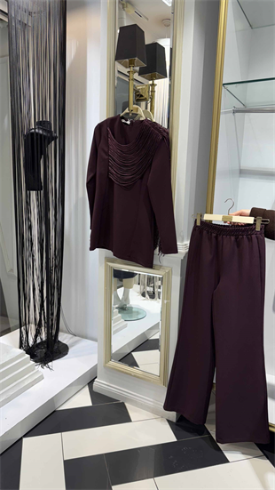 Püskül  Detay Pantolonlu Takım