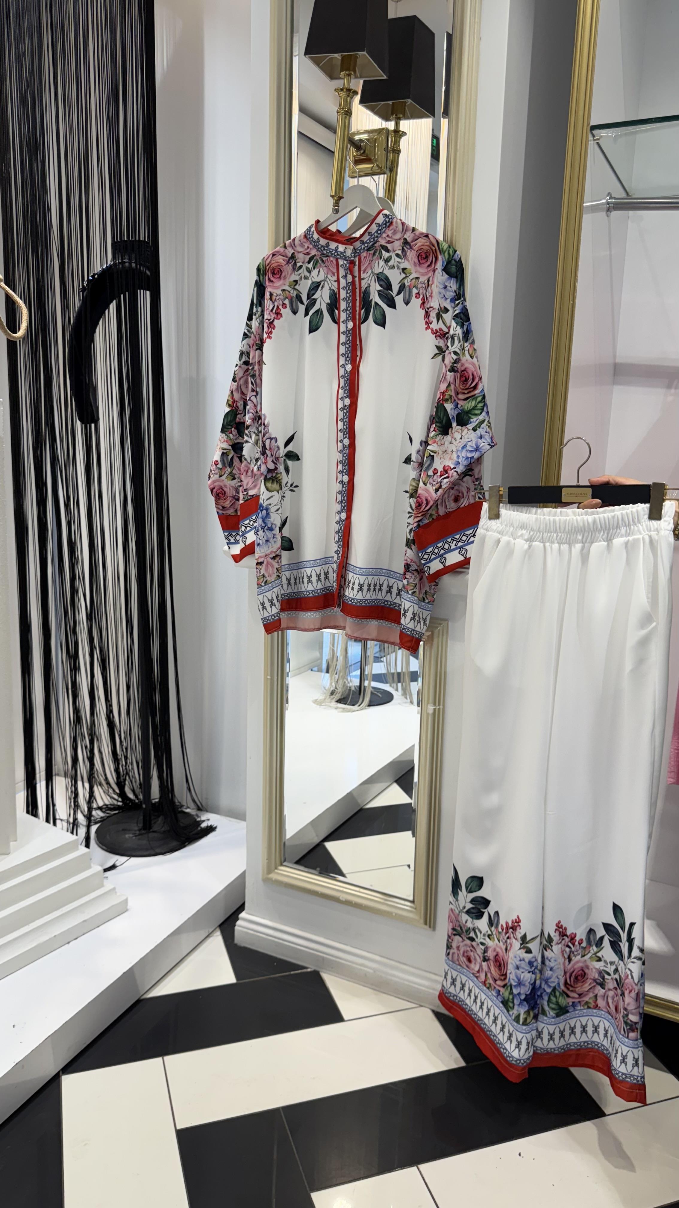 Ççiçek Desenli Takım