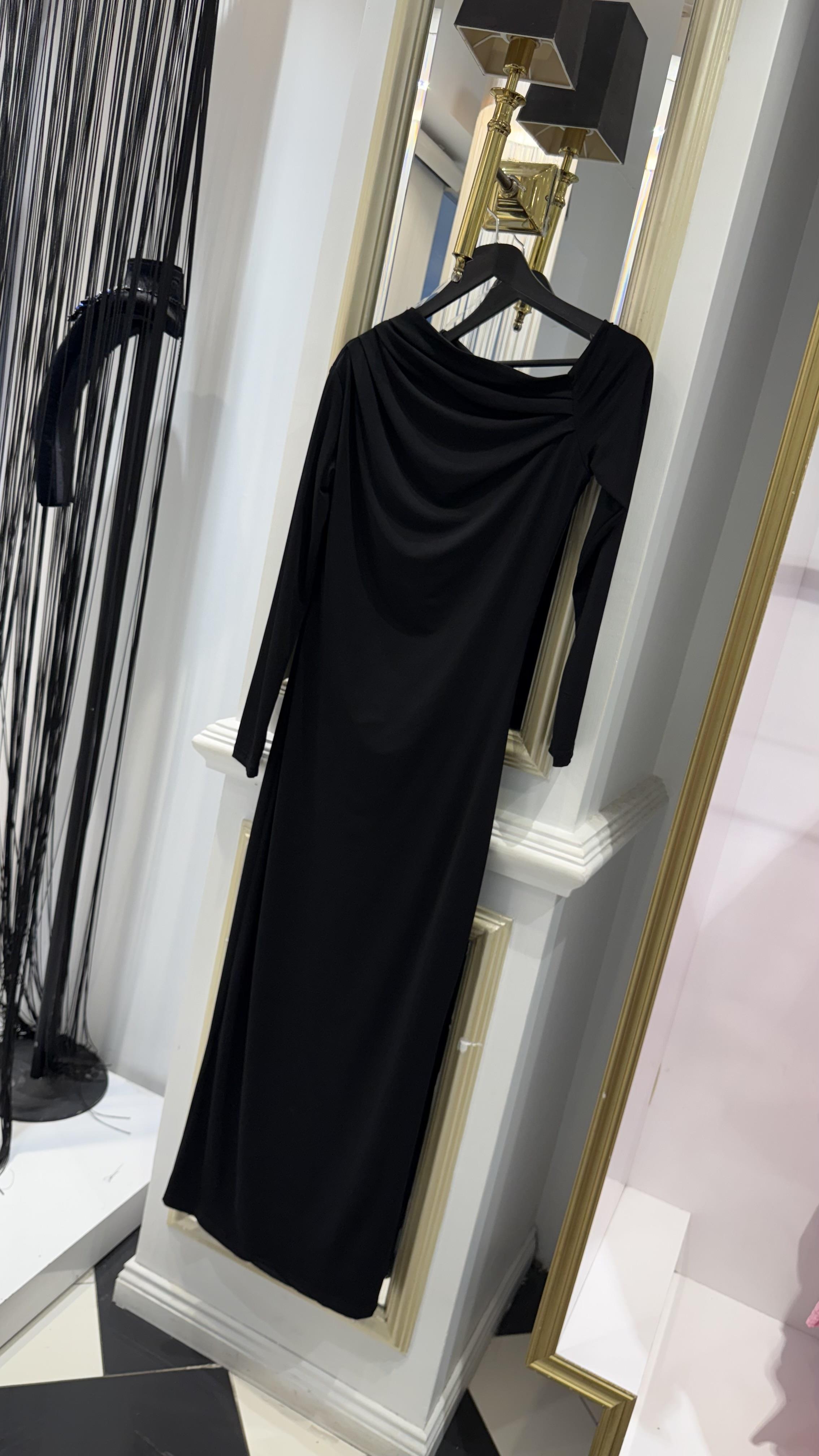 Eteği Yırtmaçlı Elbise