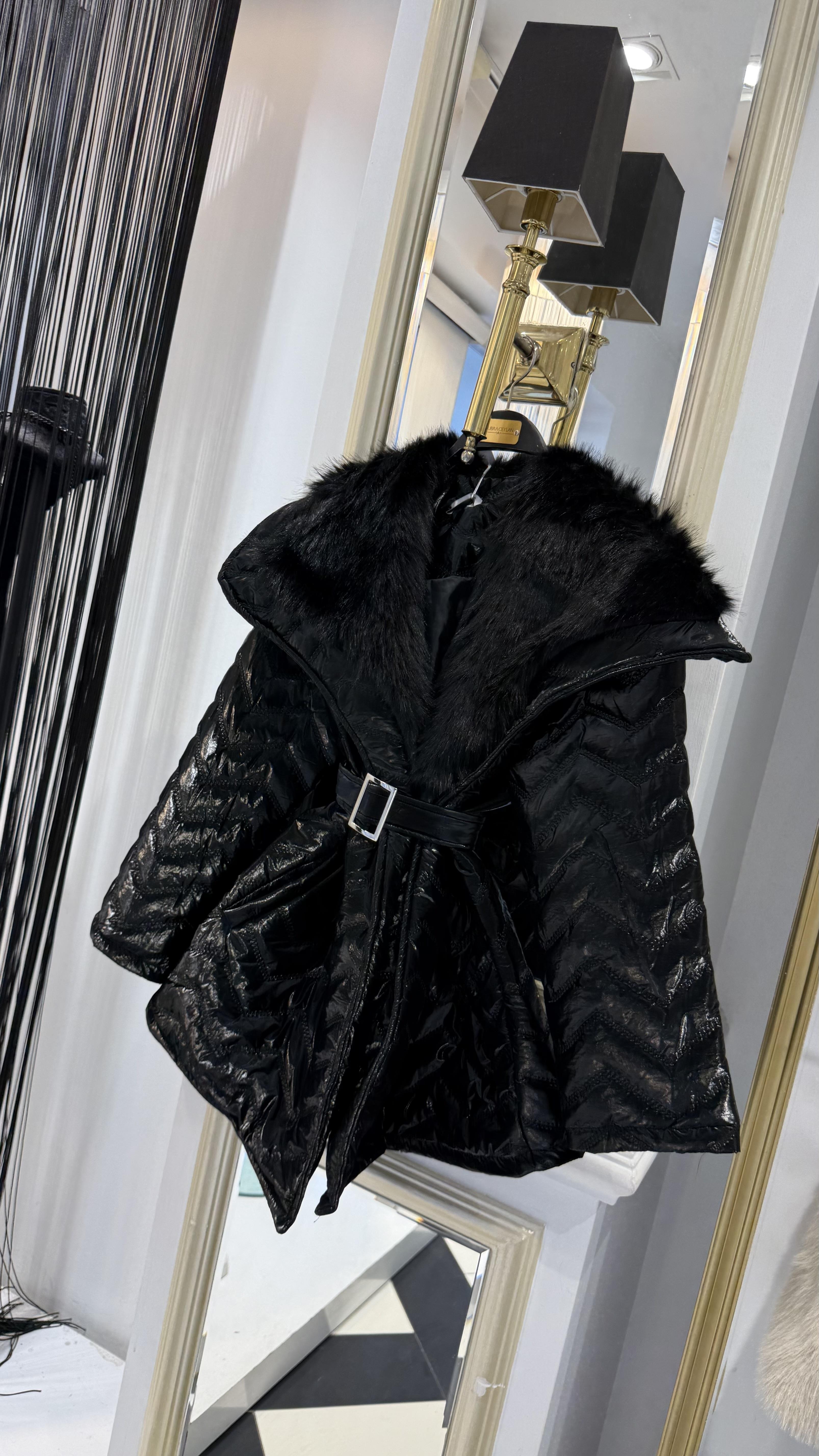 Kürk Yaka Kapitone Mont