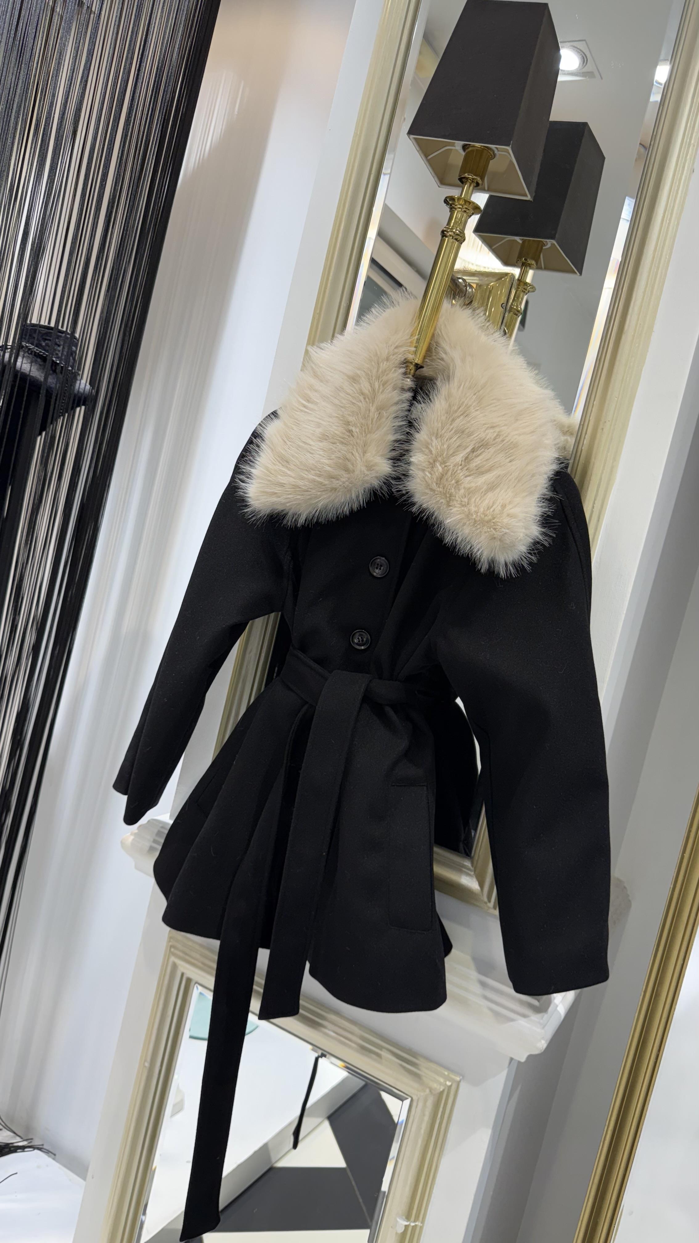 Kürk Yaka Kemerli Ceket