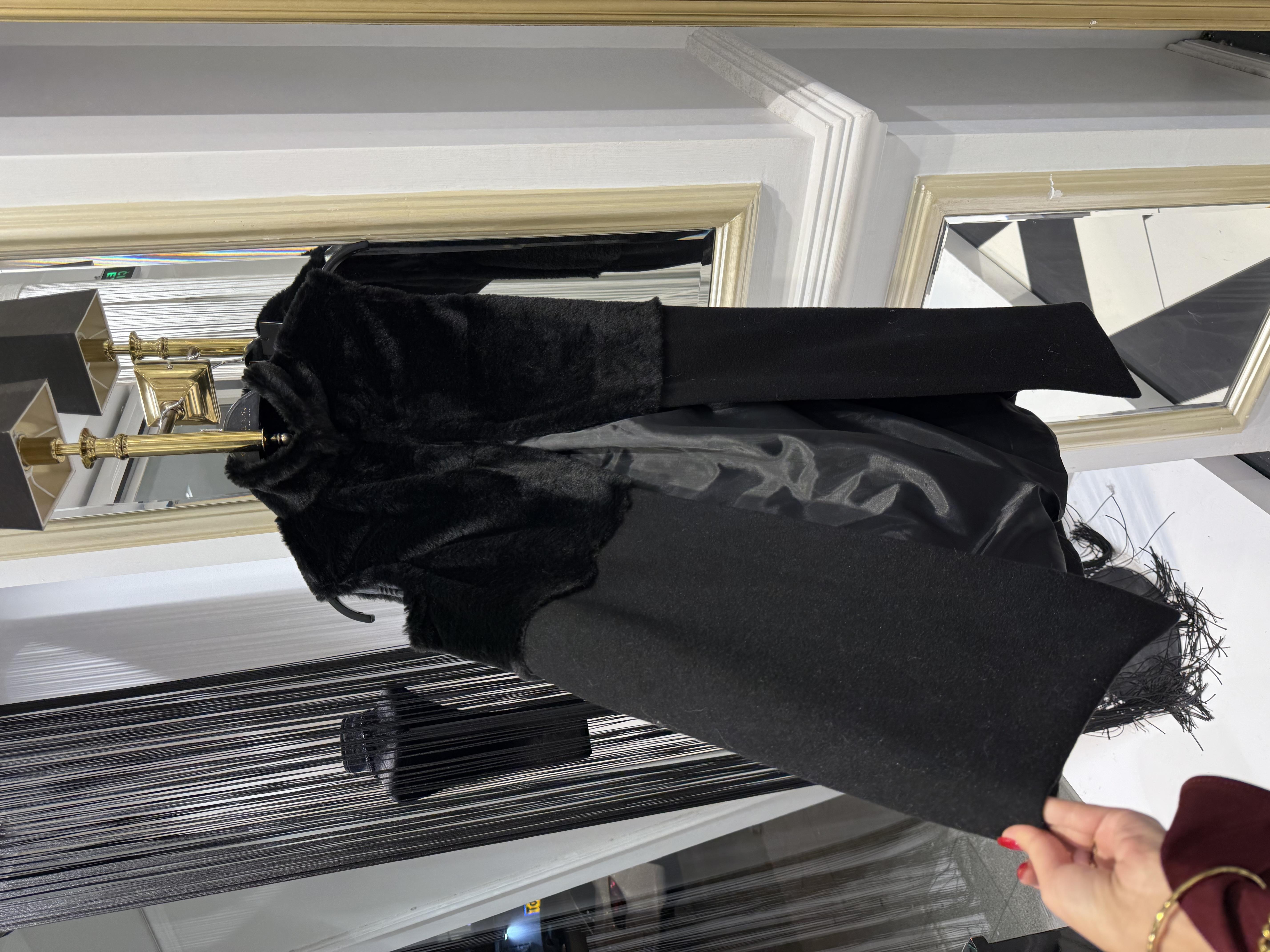 Pelüş Detay Kaşe Yelek