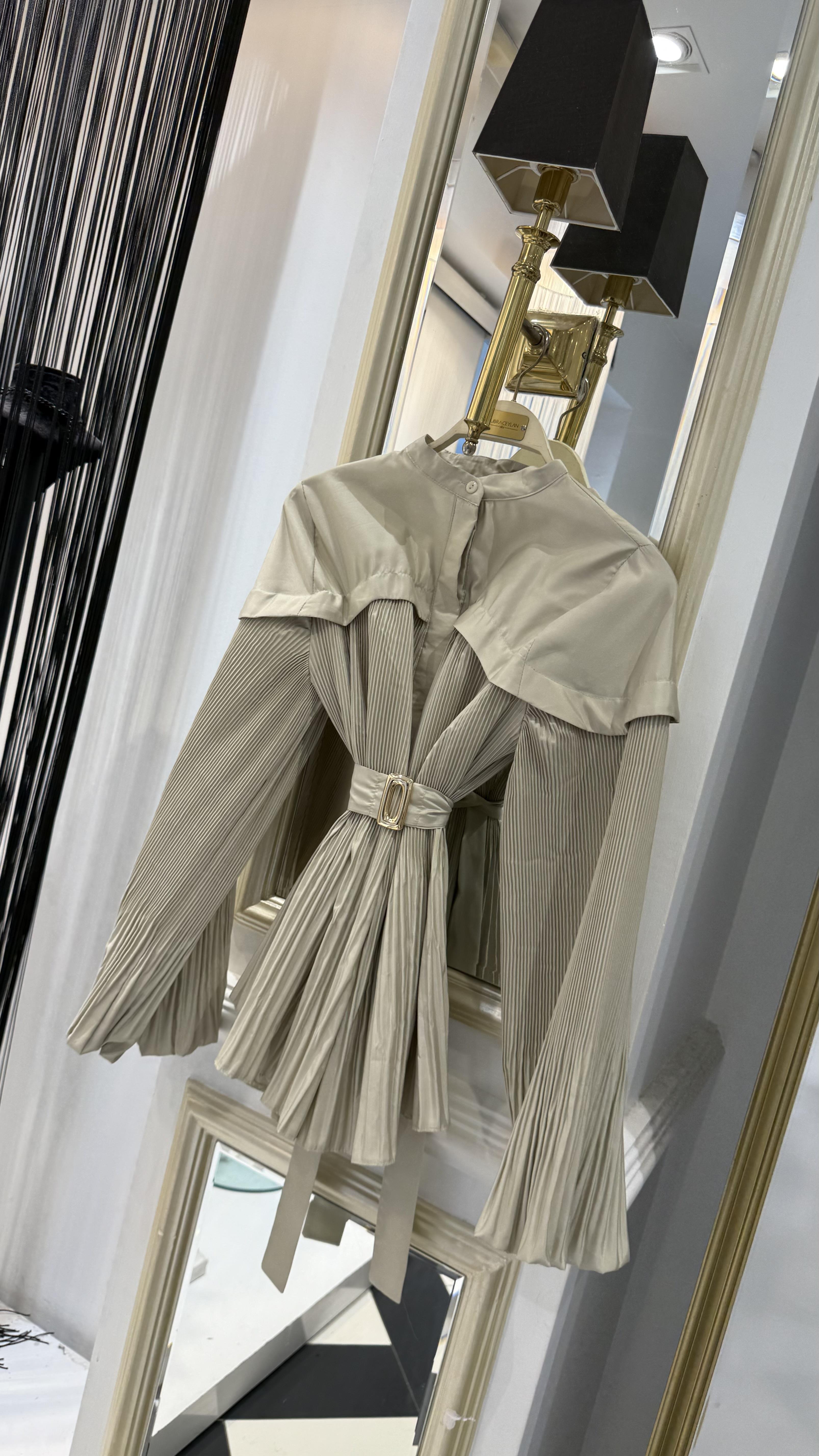 Piliseli Kemerli Gömlek