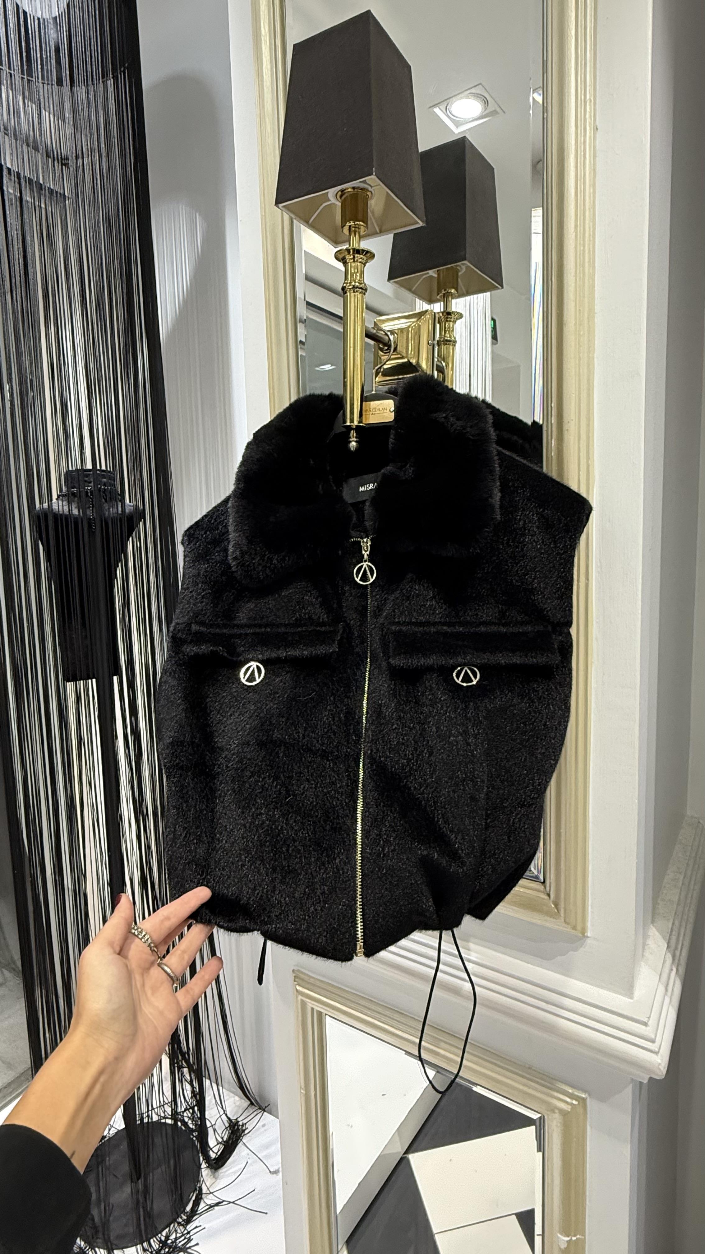 Yakası Kürkli Yelek