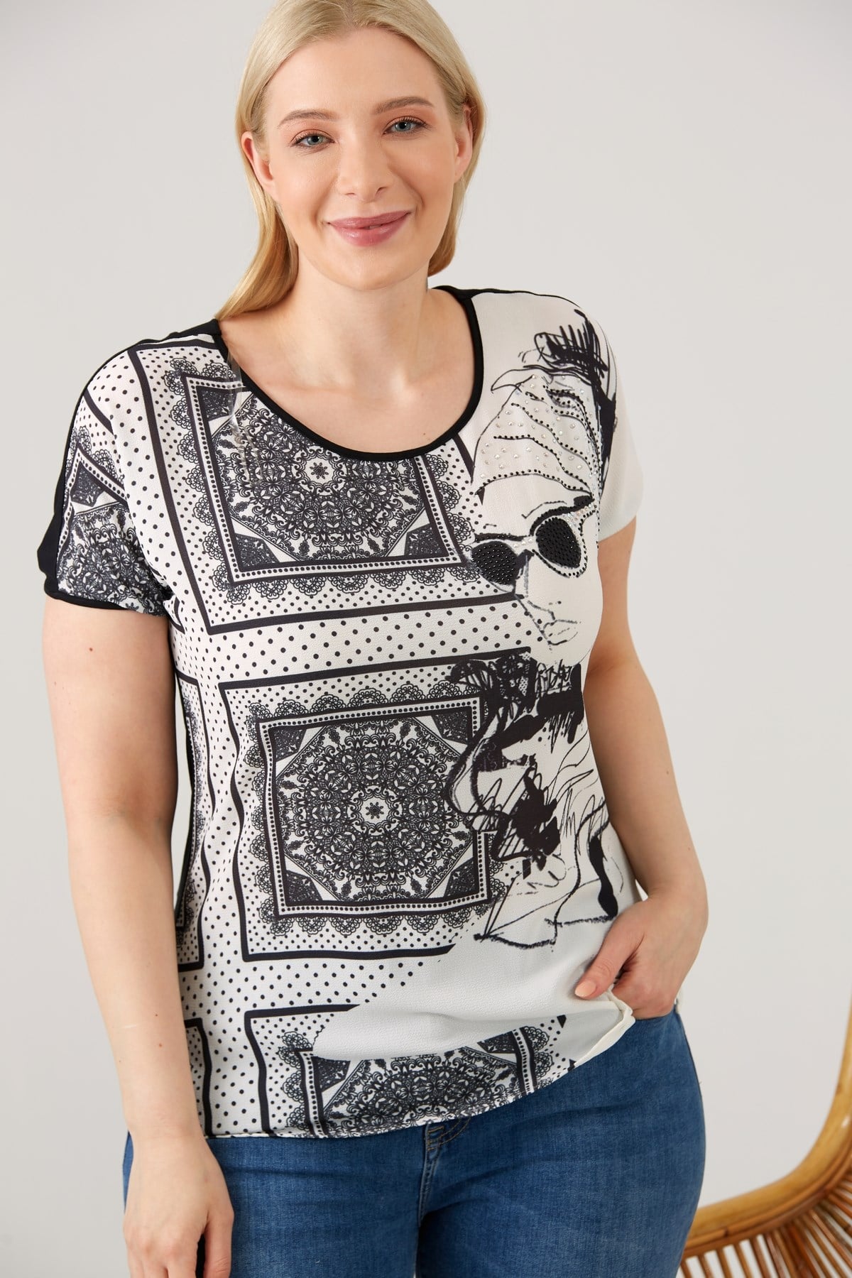 SİYAH BASKILI KADIN BLUZ