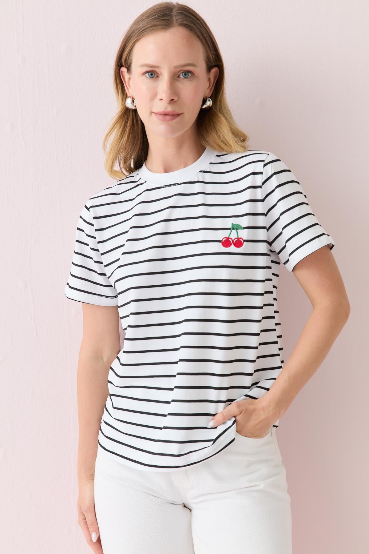 024692 CIZGILI KIRAZ NAKISLI TSHIRT