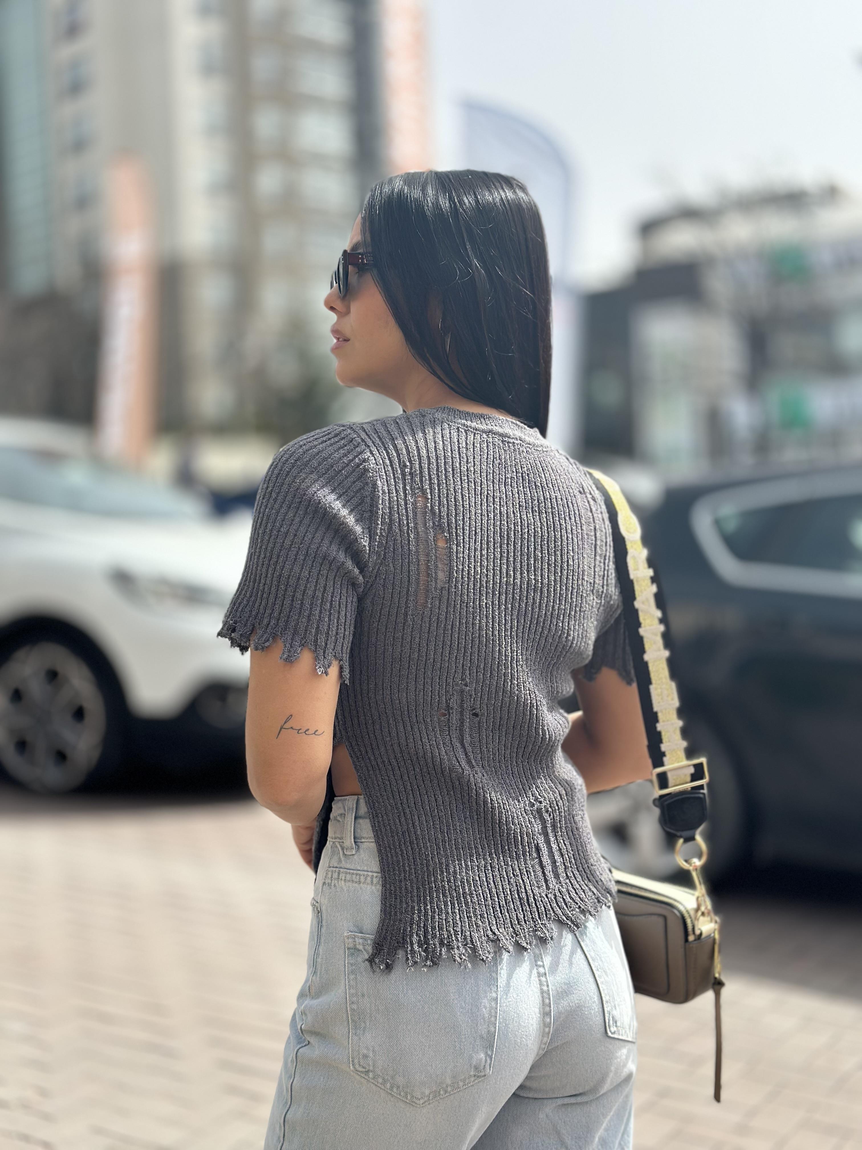 10555 BISIKLET YAKA YIRTIK DETAYLI KAZAK