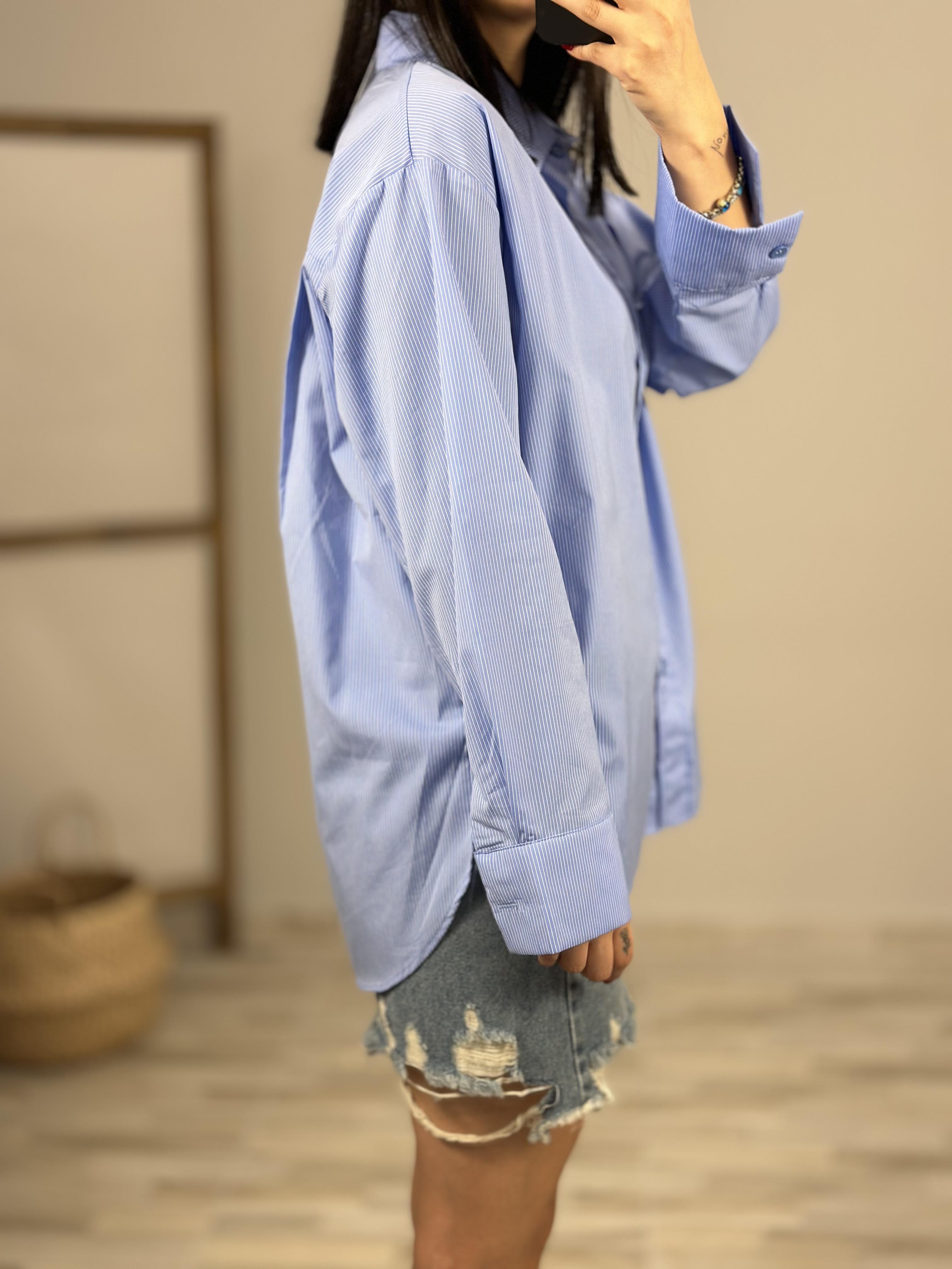 243005 CIZGILI GOMLEK