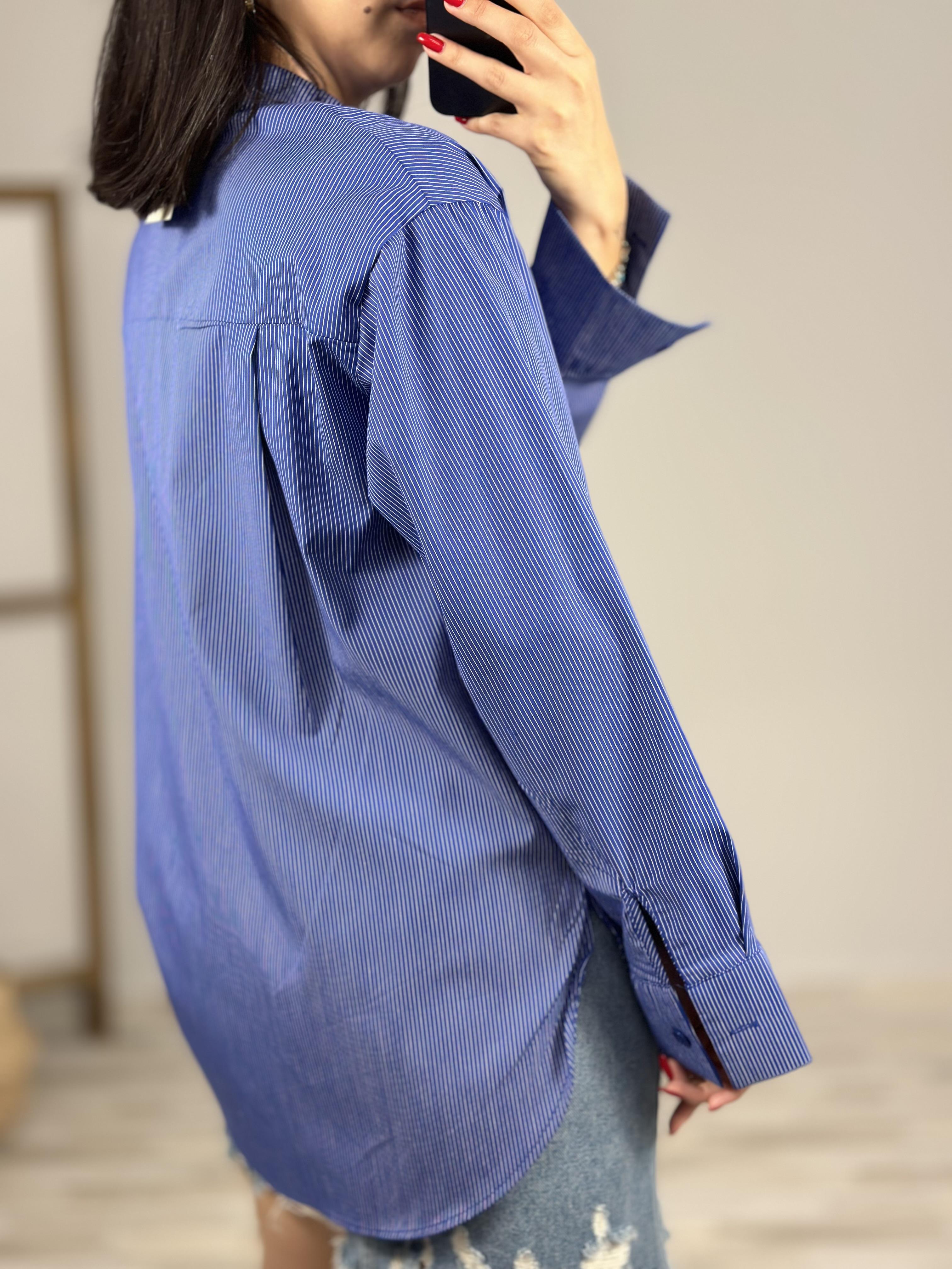 243005 CIZGILI GOMLEK