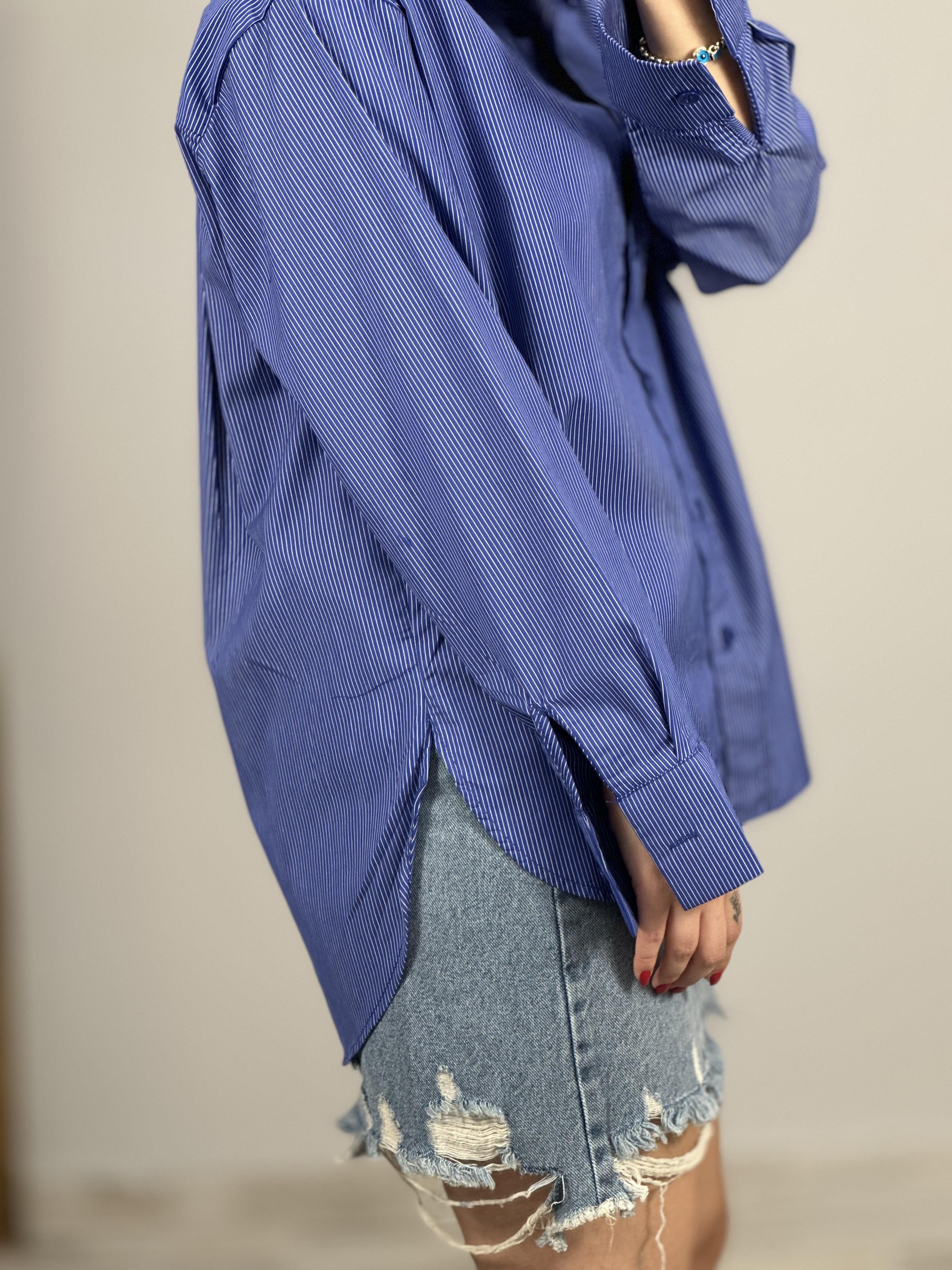 243005 CIZGILI GOMLEK