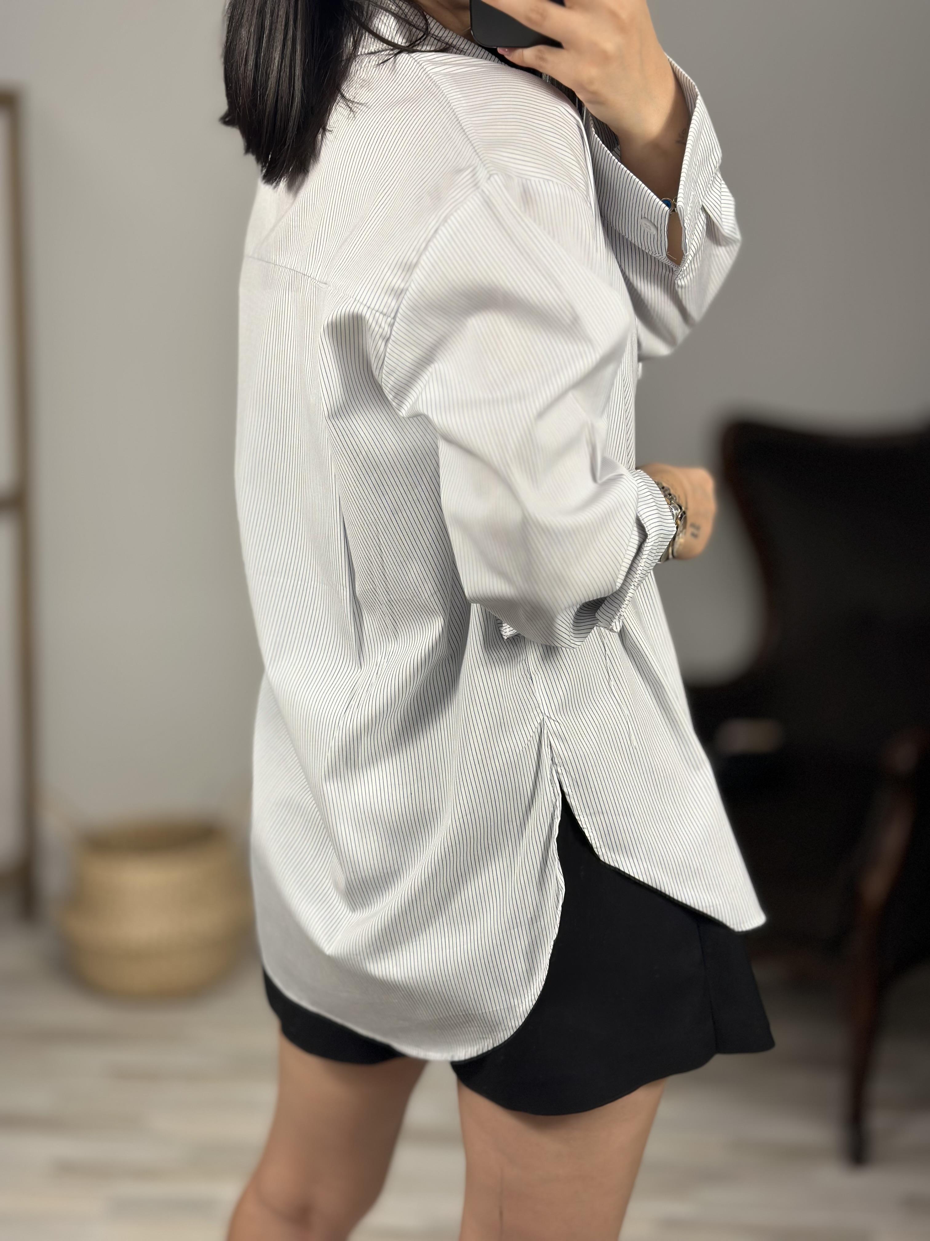 243005 CIZGILI GOMLEK