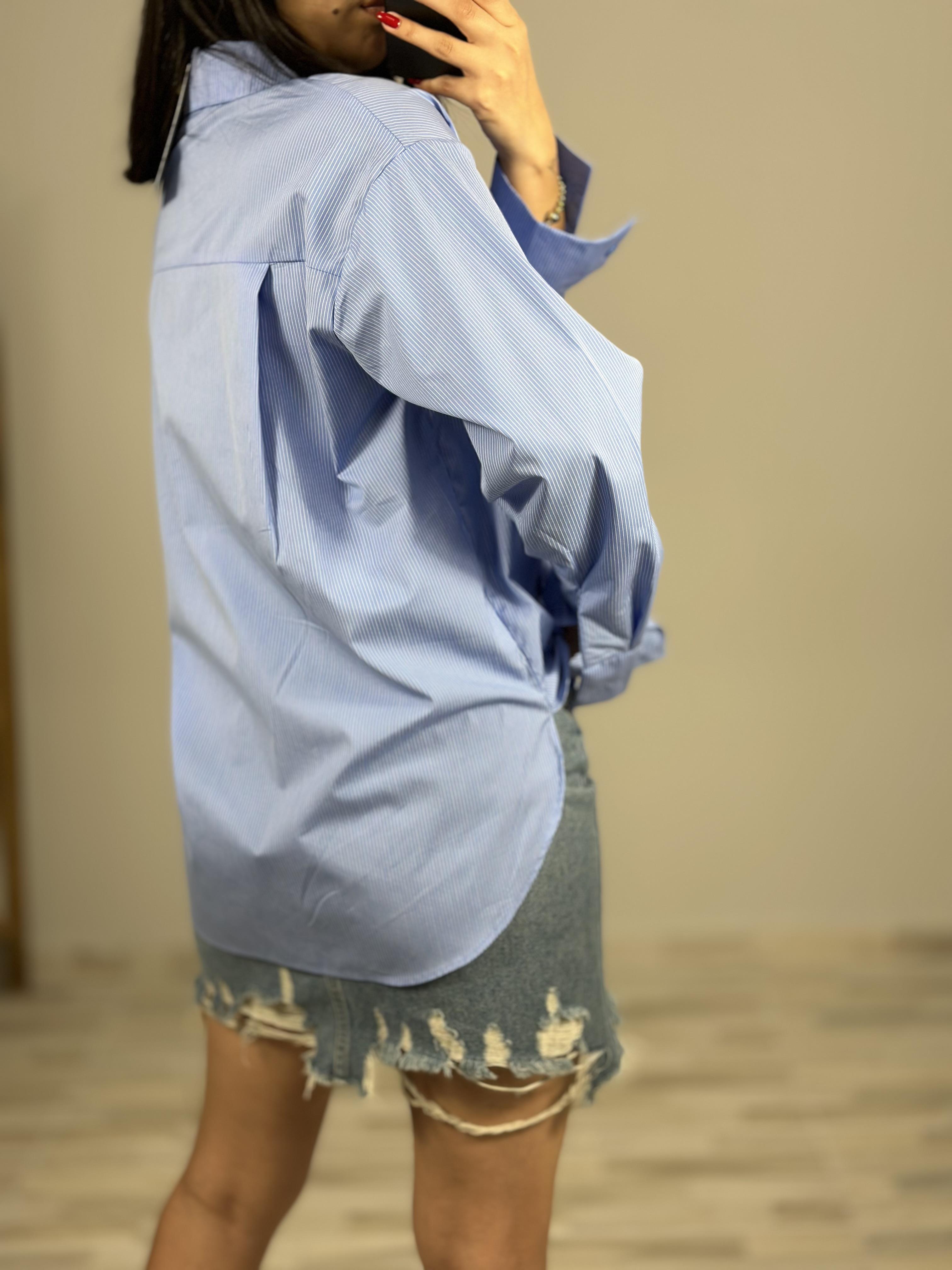 243005 CIZGILI GOMLEK