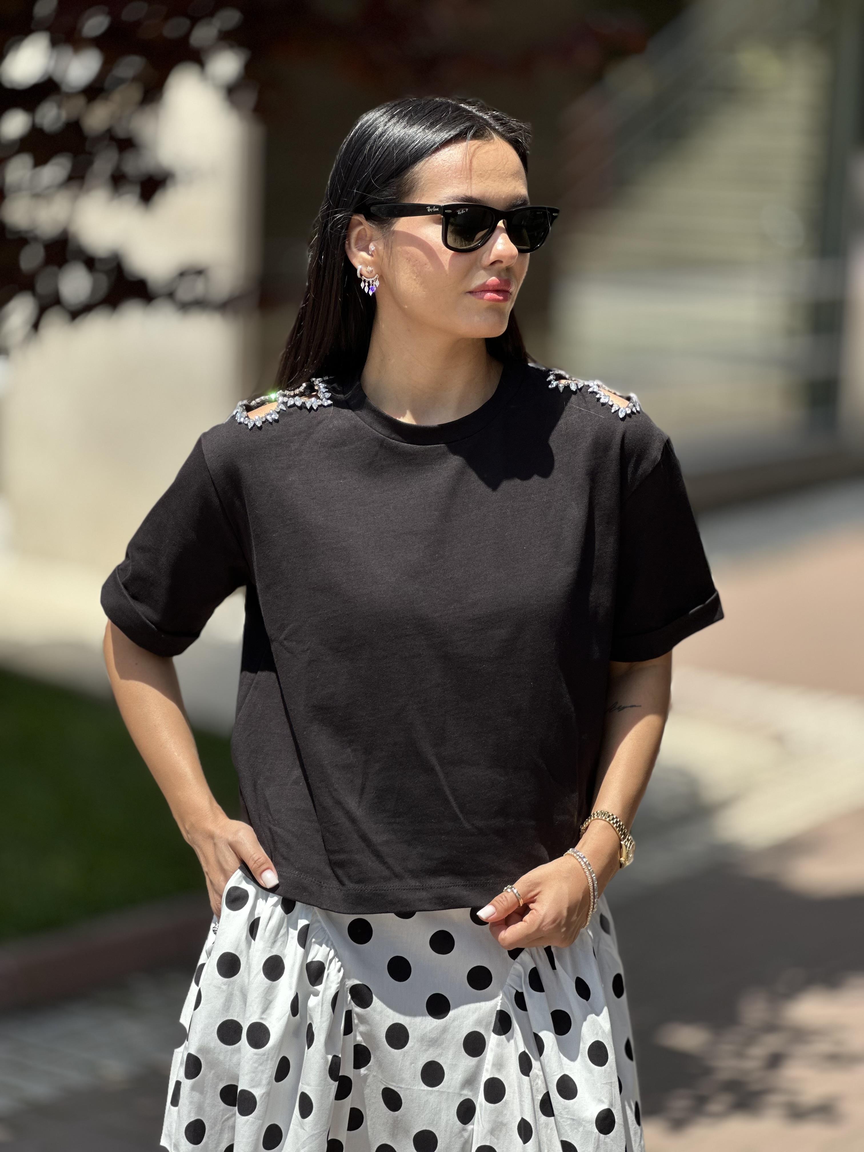 2926 OMUZLARI TASLI TSHIRT