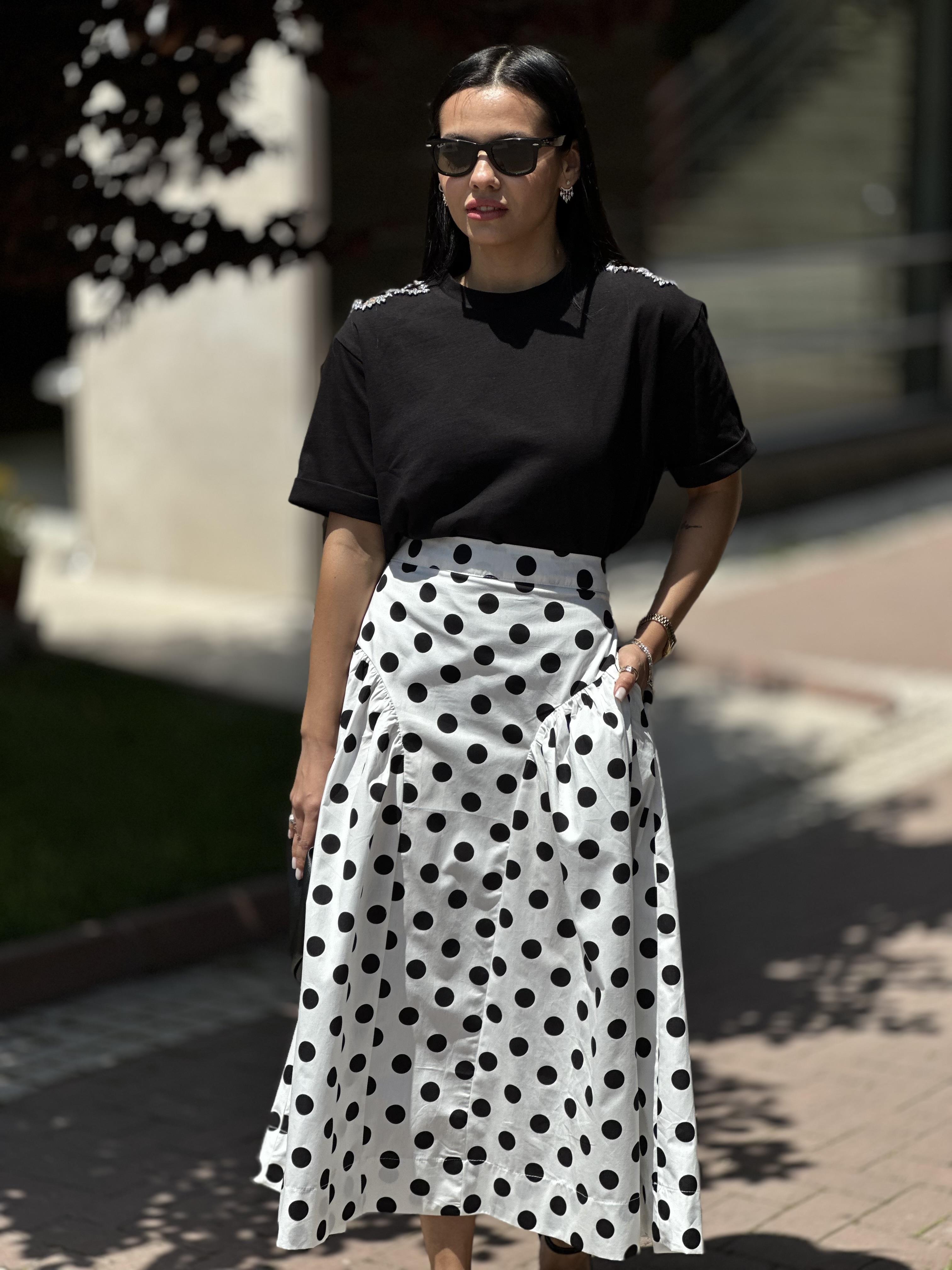 2926 OMUZLARI TASLI TSHIRT