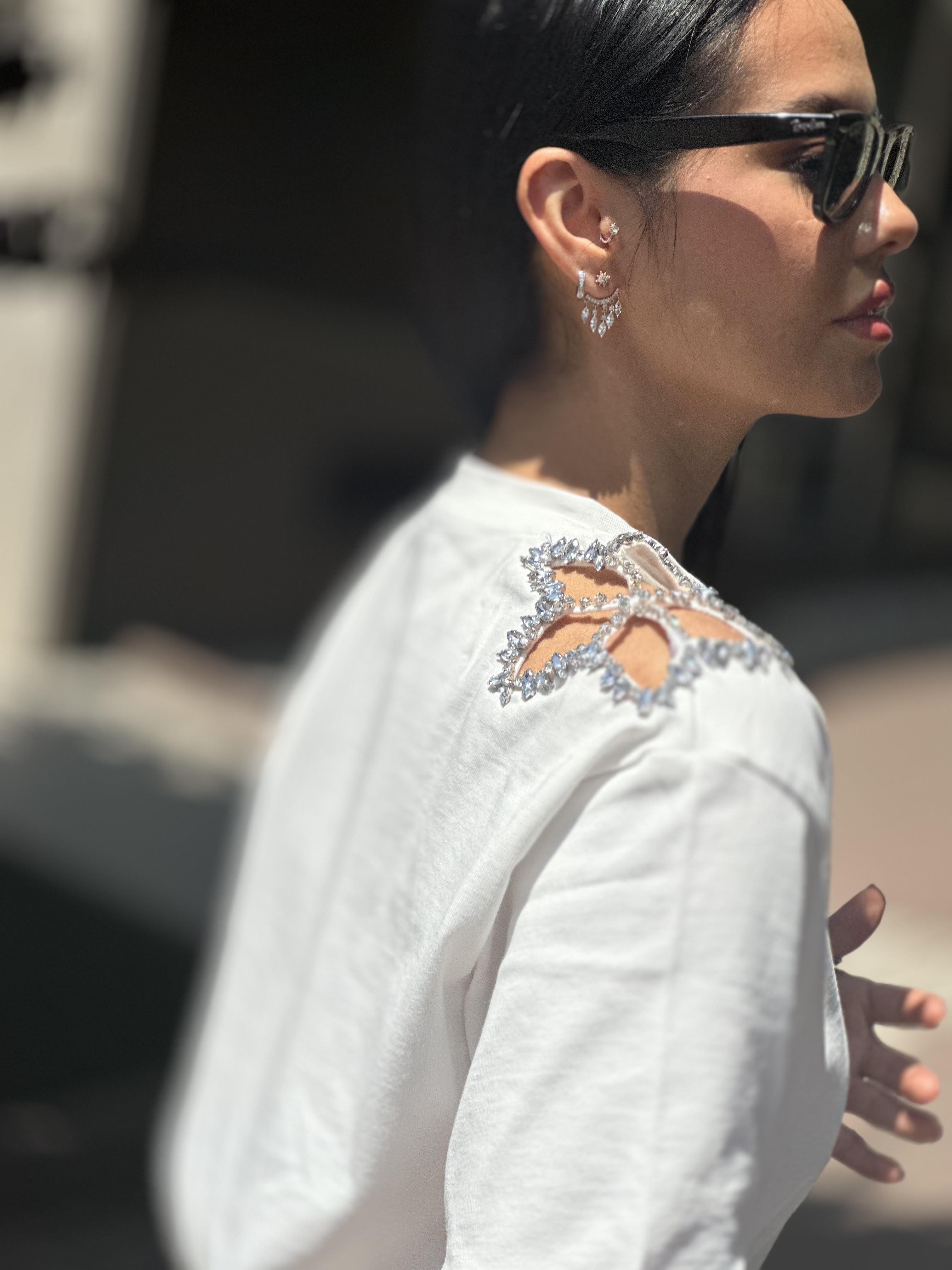 2926 OMUZLARI TASLI TSHIRT