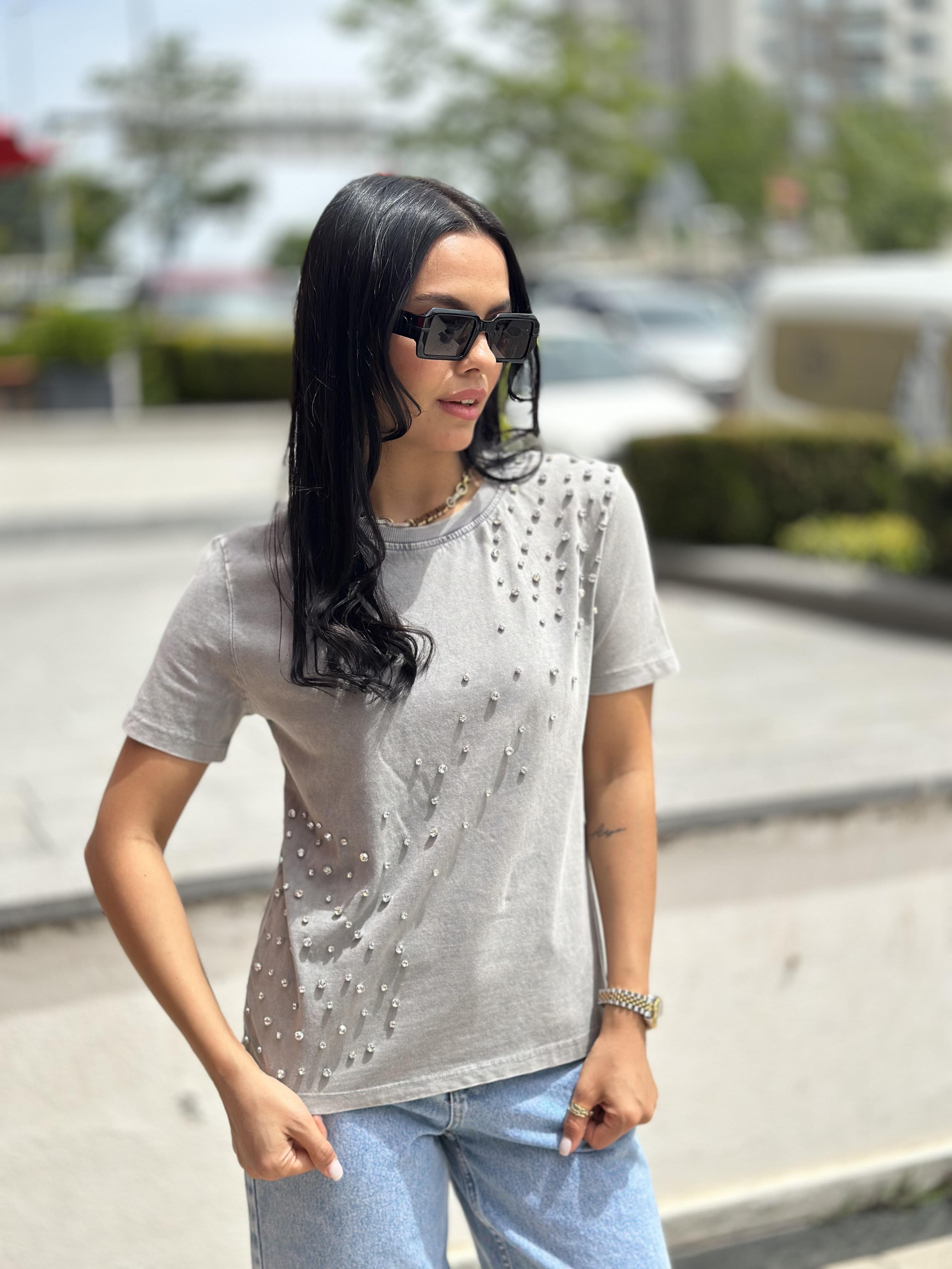 30879 ONU PARLAK TASLI TSHIRT