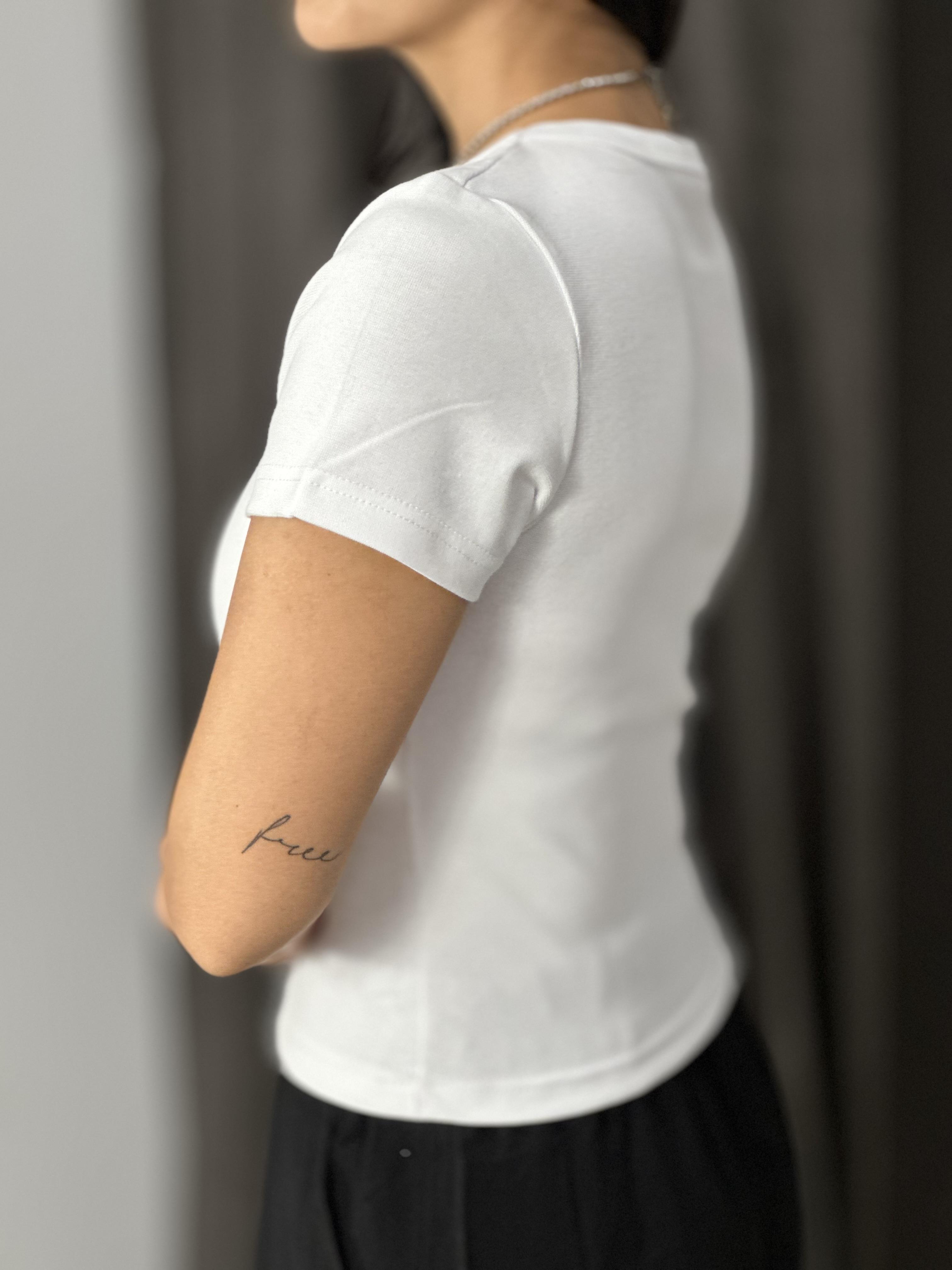3093 KABARTMA YAZI DETAYLI TSHIRT