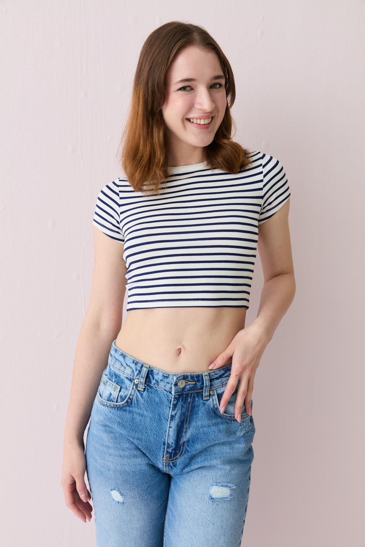 31889 CIZGILI CROP TOP