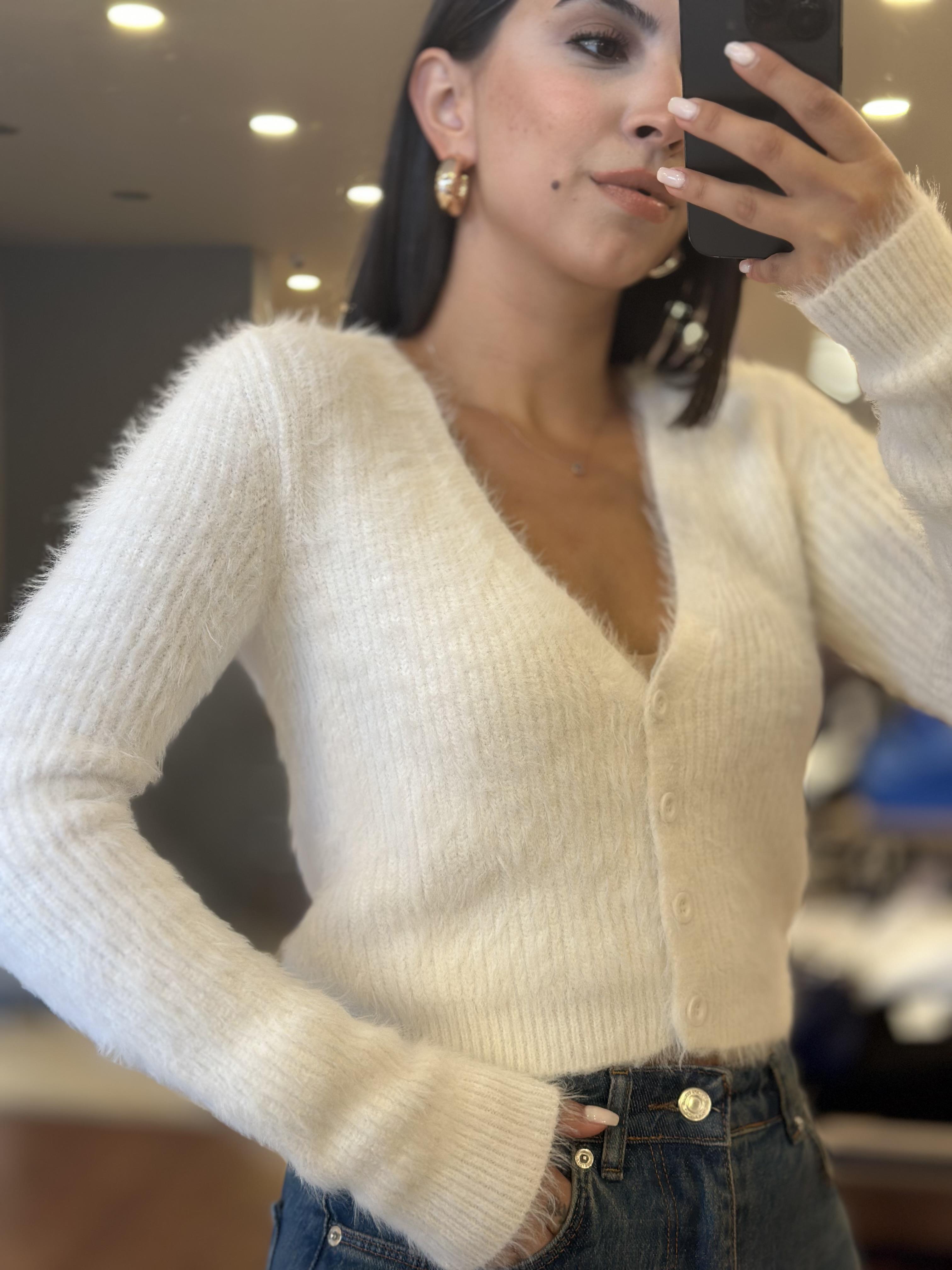 60275 V YAKA DUGMELI YUMUSAK DOKULU PARLAK TRIKO KAZAK