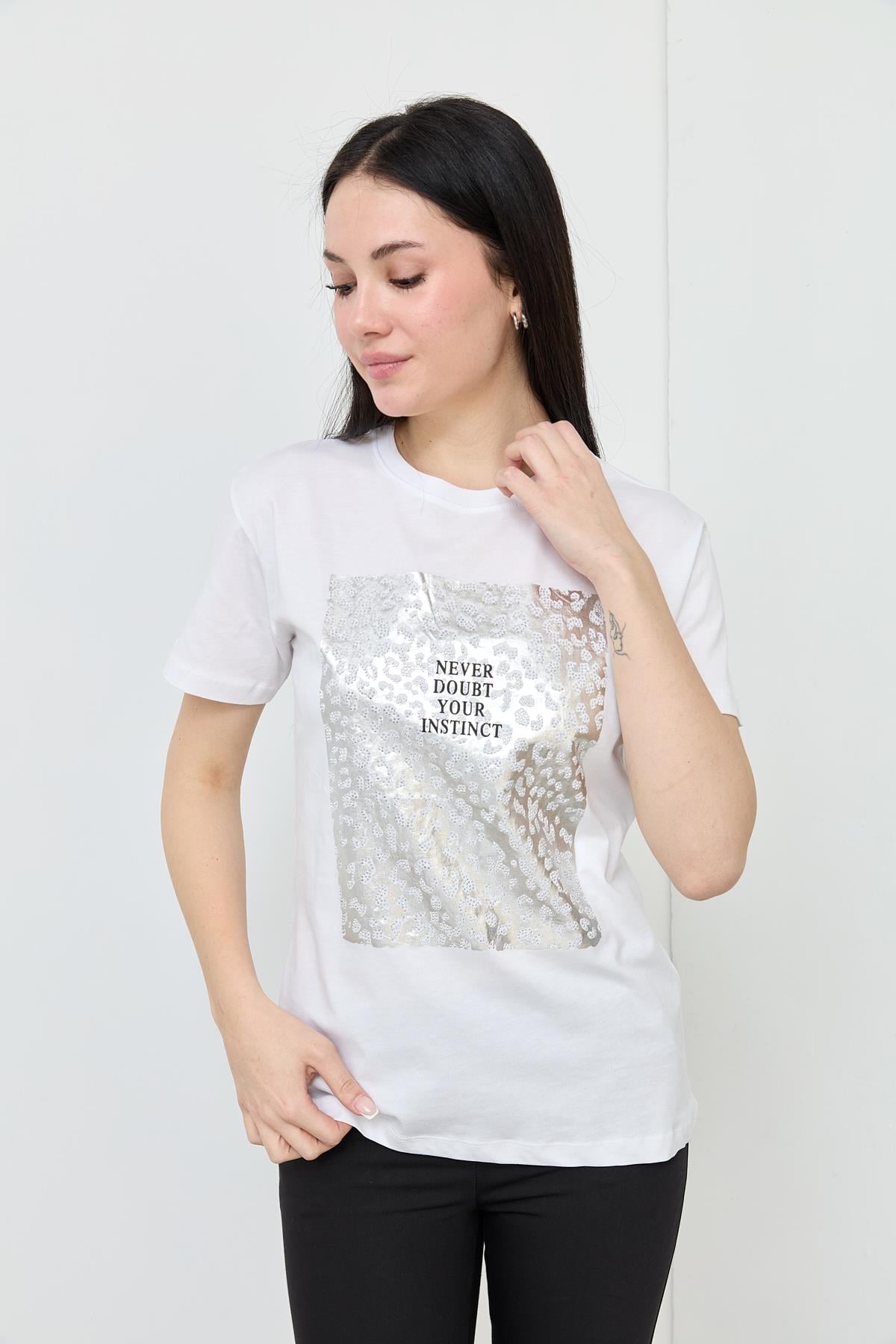 7009 NEVER DOUBT YOUR INSTINCT YAZILI TSHIRT