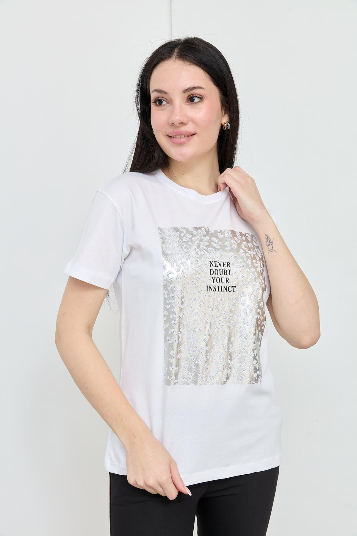 7009 NEVER DOUBT YOUR INSTINCT YAZILI TSHIRT