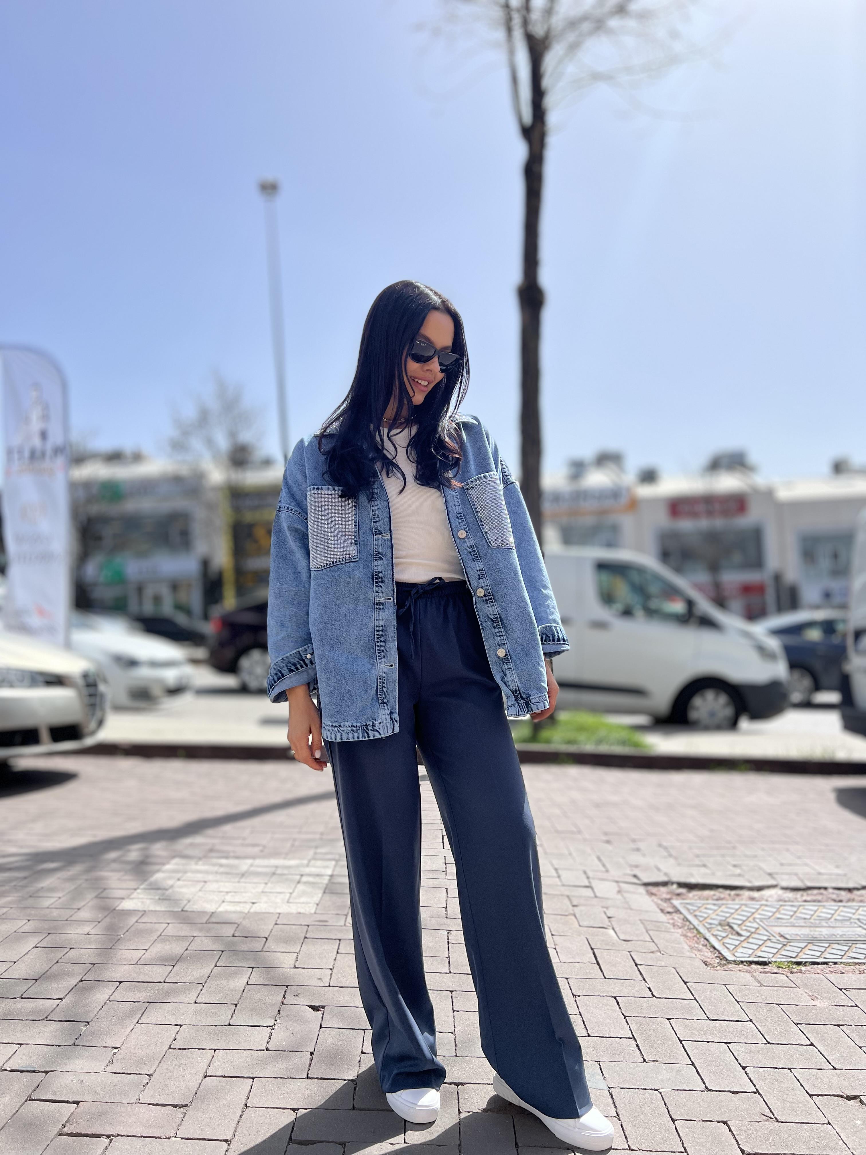 82118 TAS CEP DETAYLI GOMLEK