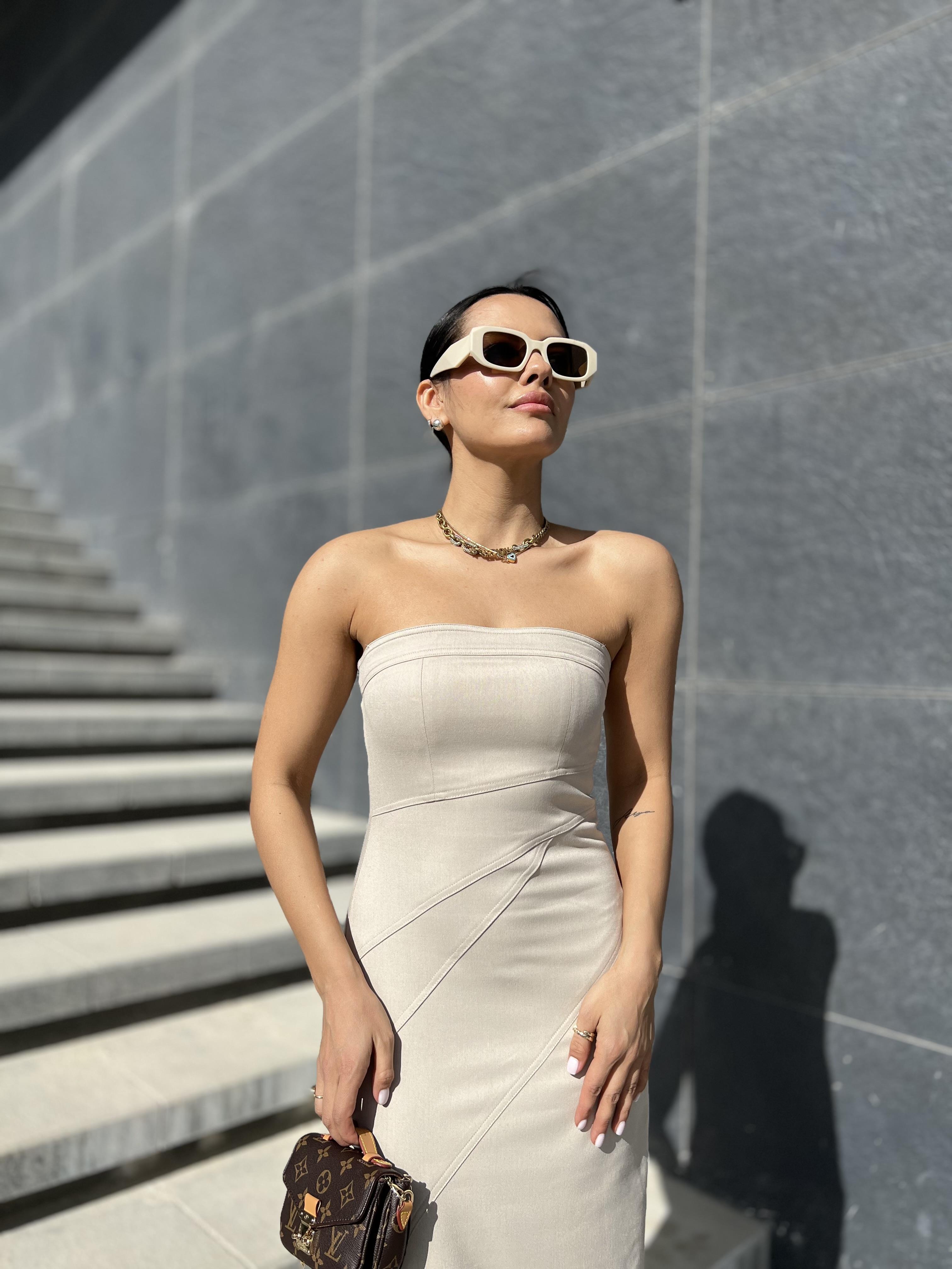 90897 DIKIS DETAYLI SAC BANTLI ELBISE
