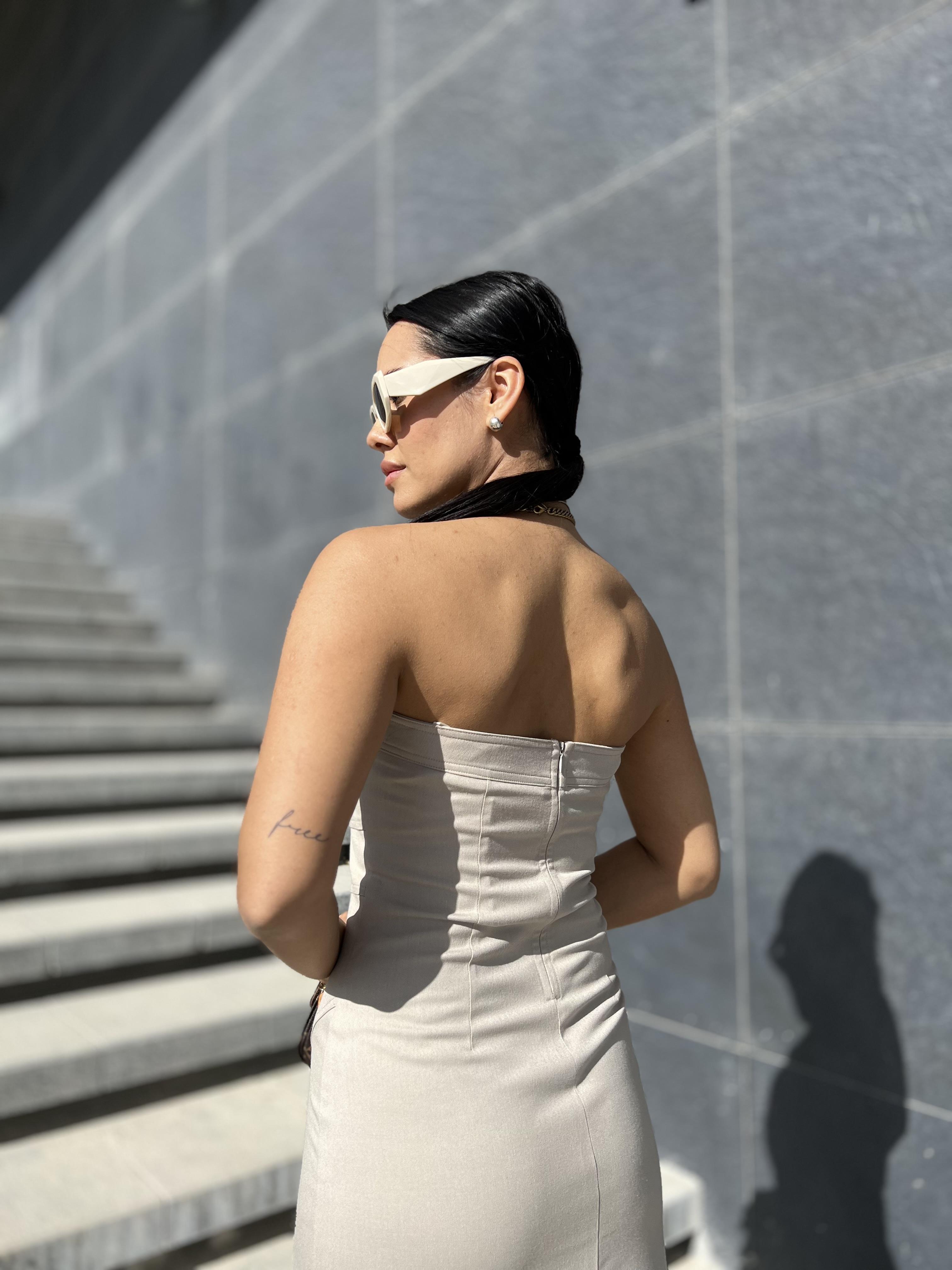90897 DIKIS DETAYLI SAC BANTLI ELBISE