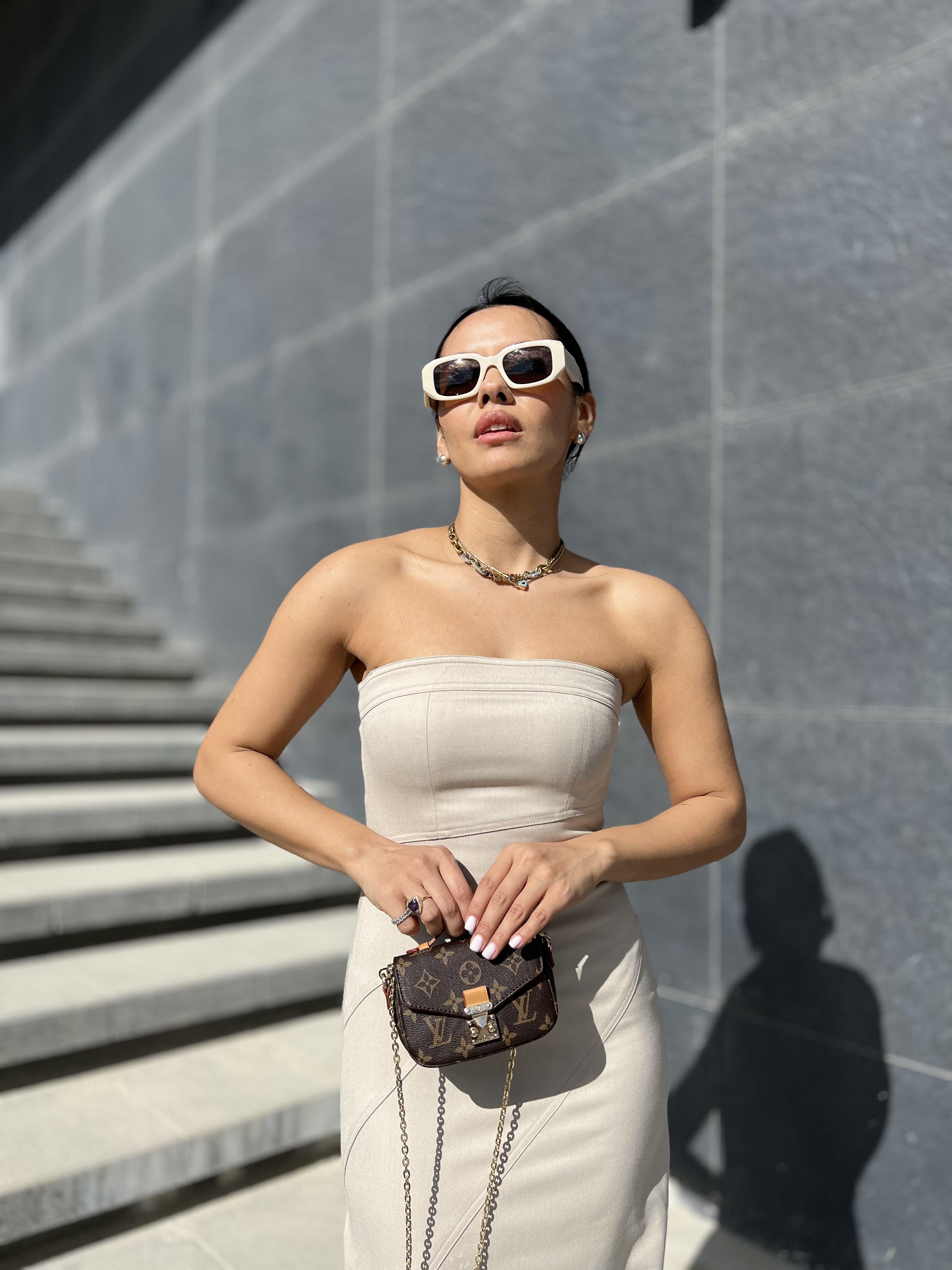 90897 DIKIS DETAYLI SAC BANTLI ELBISE