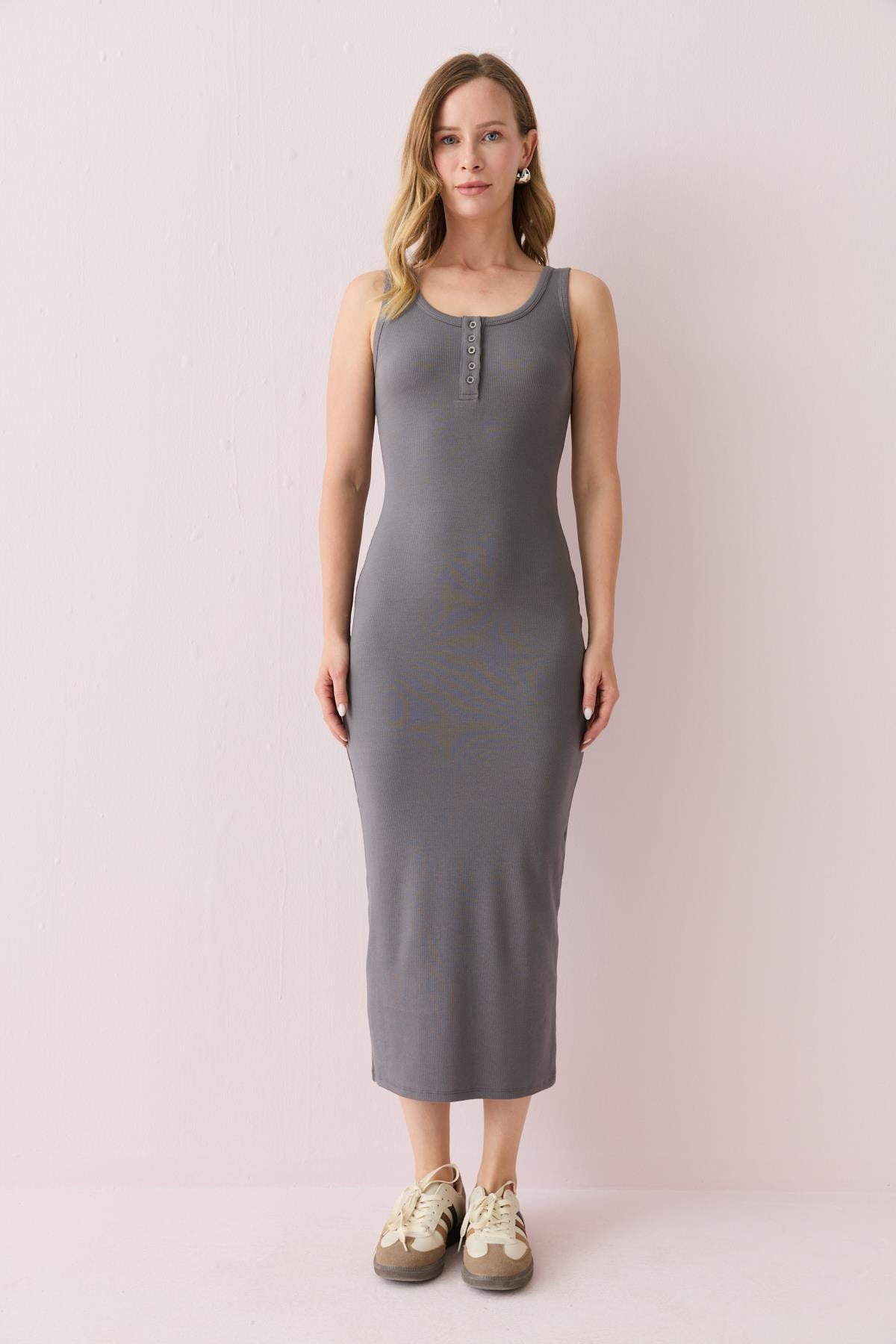 91382 DUGME DETAYLI MIDI ELBISE