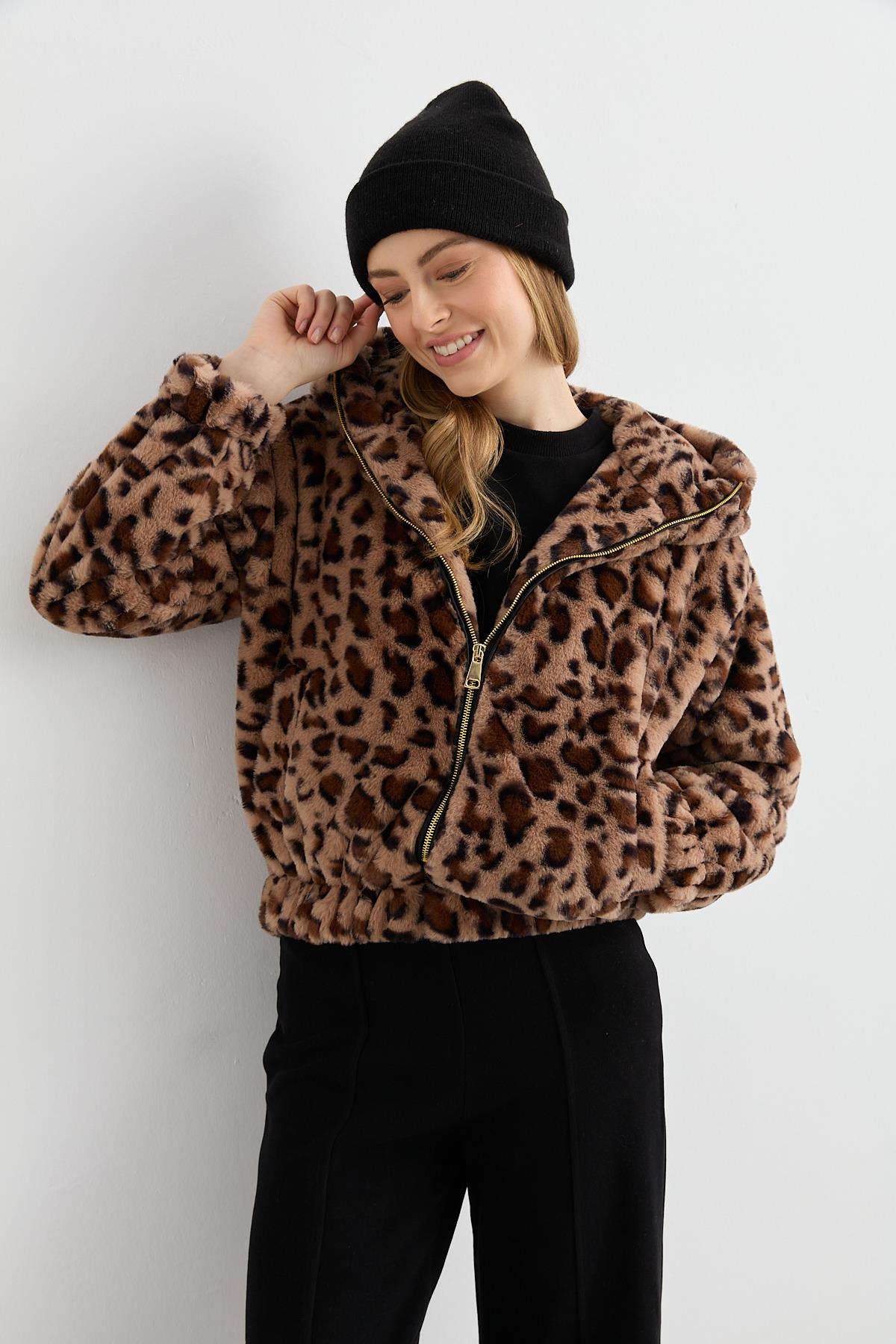 K 08 KAPISONLU KISA KURK