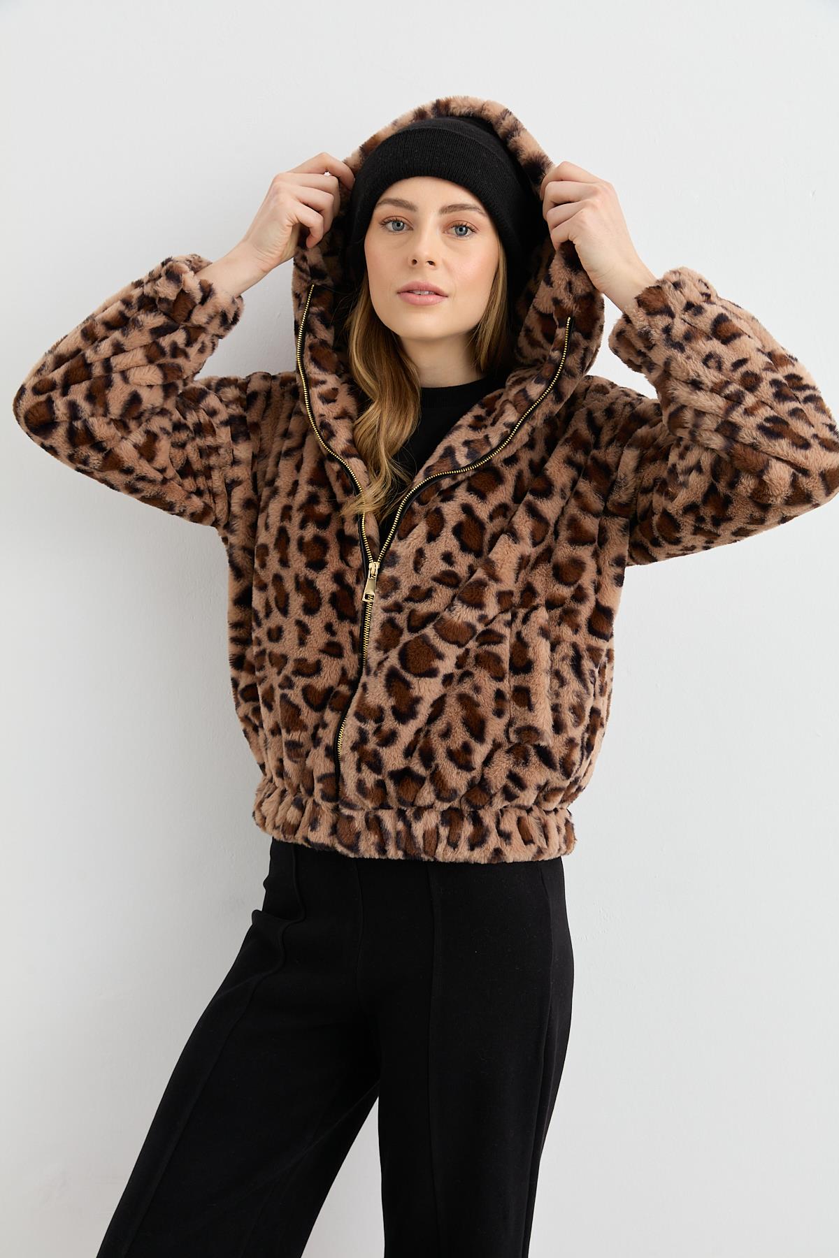 K 08 KAPISONLU KISA KURK