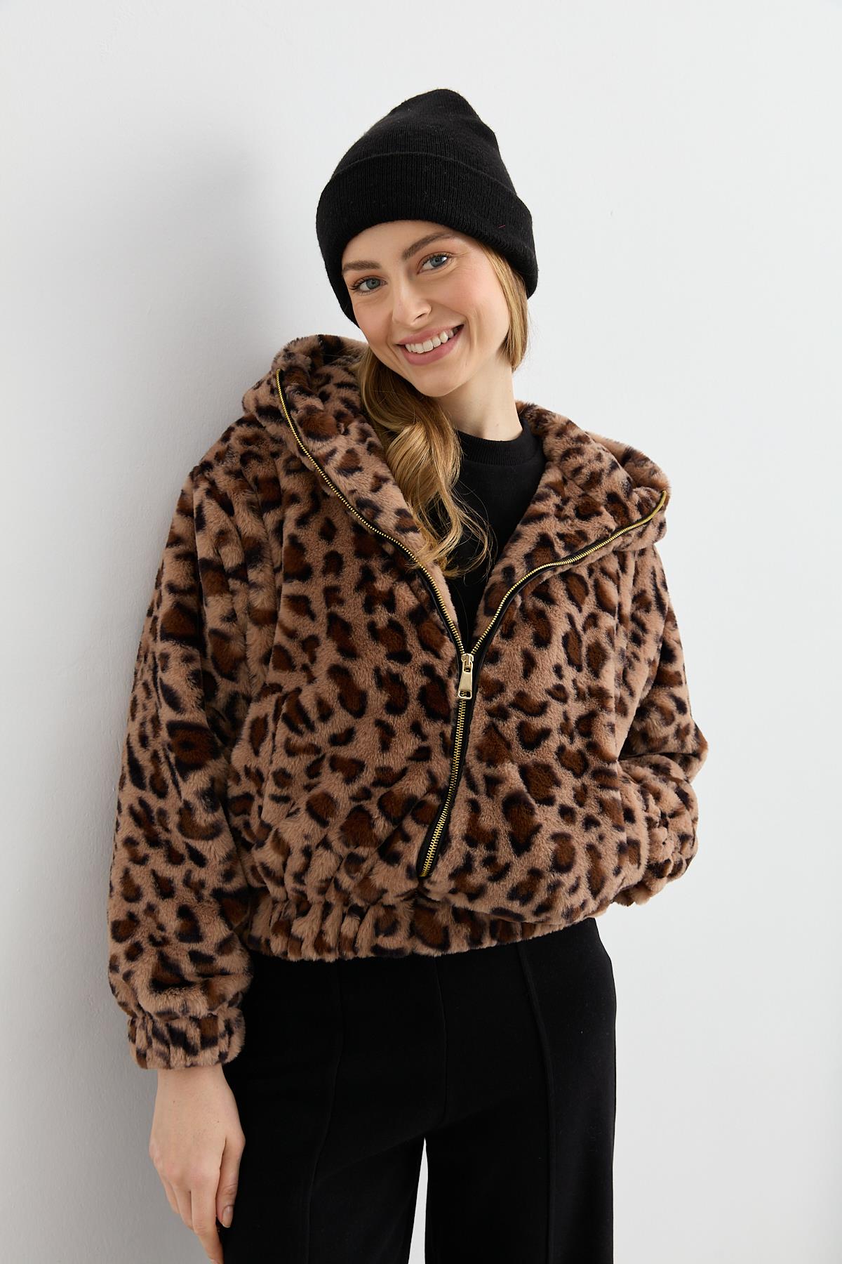 K 08 KAPISONLU KISA KURK