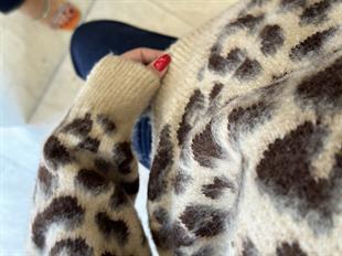 10632 BISIKLET YAKA LEOPAR SARDONLU TRIKO KAZAK